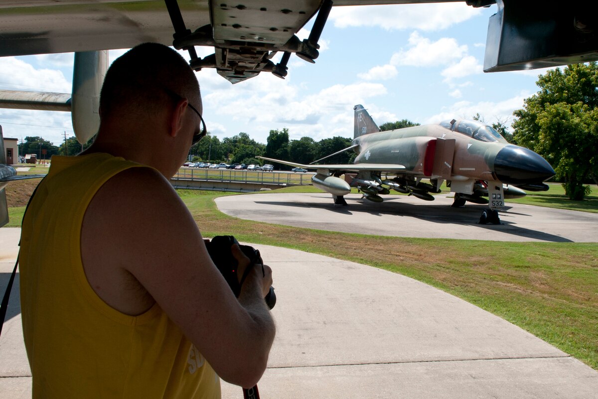 Phantom Photographer AIRCRAFT SHOOTING 撮 130826-F-KL377-022.JPG