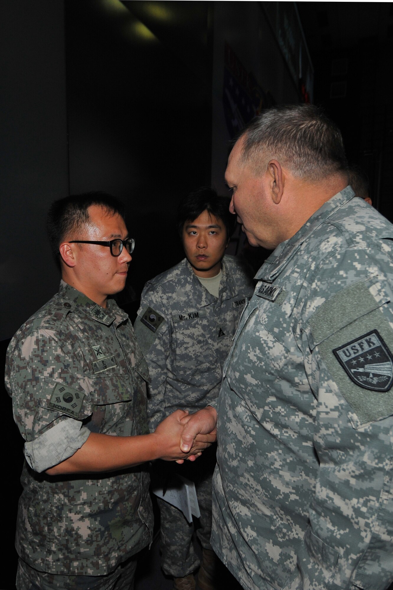 Republic of Korea Airman receives a coin from Gen. James Thurman, U.S. Forces Korea commander, during a visit to the Air Operations Center 2013 at Osan Air Base, Republic of Korea, Aug. 26, 2013 during exercise Ulchi Freedom Guardian.  UFG is a critical alliance exercise to sustain the readiness of the ROK, U.S. forces and sending state forces. (U.S. Air Force photo/Staff Sgt. Emerson Nuñez)