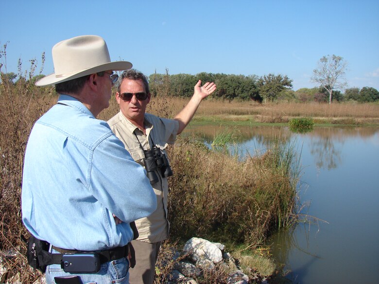 Gary Dick of ERDC's Lewisville Aquatic Ecosystem Research Facility discusses the Lower Chain of Wetlands with Ken Klaveness of Trinity Waters.