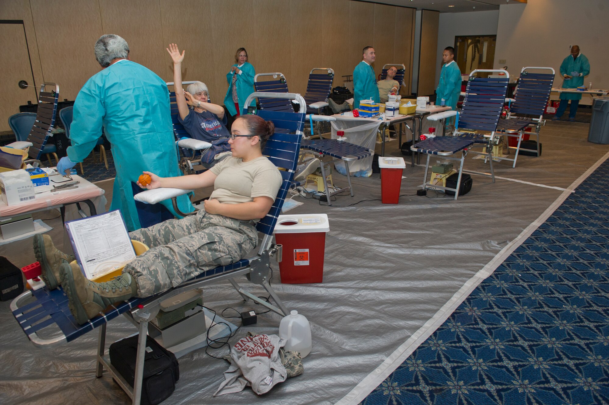William Beaumont Army Medical Center medical technicians take blood donations from Airmen during an Armed Services Blood Program blood drive at Holloman Air Force Base, N.M., Aug 27. The ASBP provides blood products for service members and their families. (U.S. Air Force photo by Airman 1st Class Chase Cannon/Released)