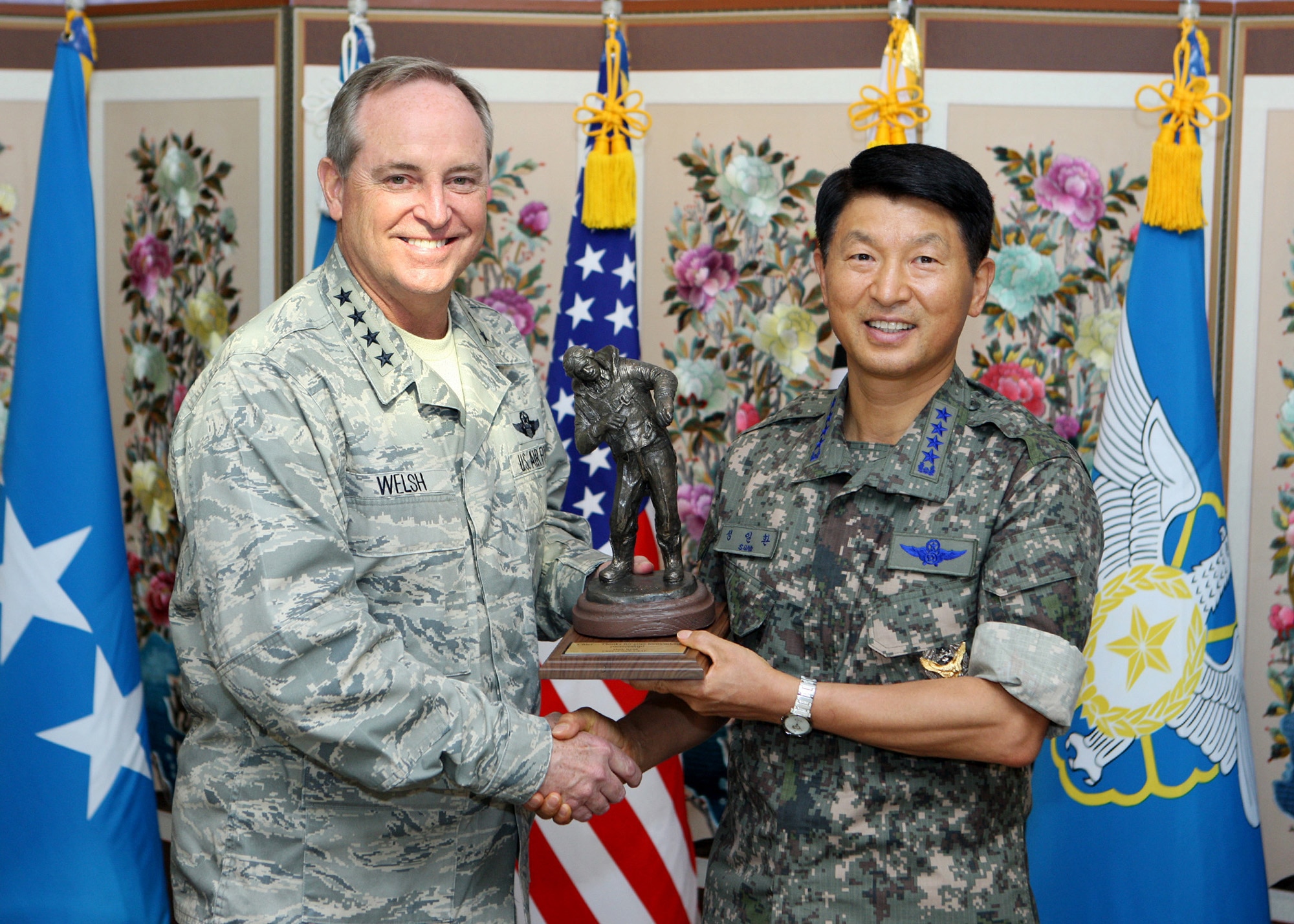 Air Force Chief of Staff Gen. Mark A. Welsh III and Republic of Korea Air Force Chief of Staff Gen. Sung Il-Hwan exchange gifts following a meeting in Seoul, Republic of Korea, Aug. 23, 2013. As part of a two-week tour of the Pacific, Welsh met with military partners in Korea and Japan, as well as Airmen and their families, to discuss opportunities and challenges in the
region.