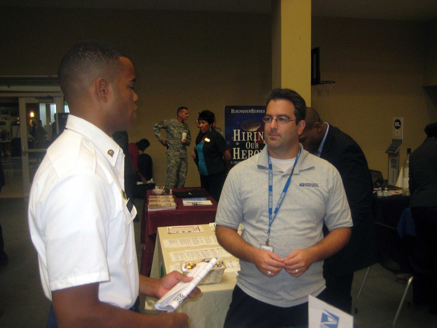 An Army Reserve soldier speaks with a recruiter during the Hire Our Heroes job fair the New York National Guard hosted at the Farmingdale Armed Forces Reserve Center on Aug. 14, 2013.