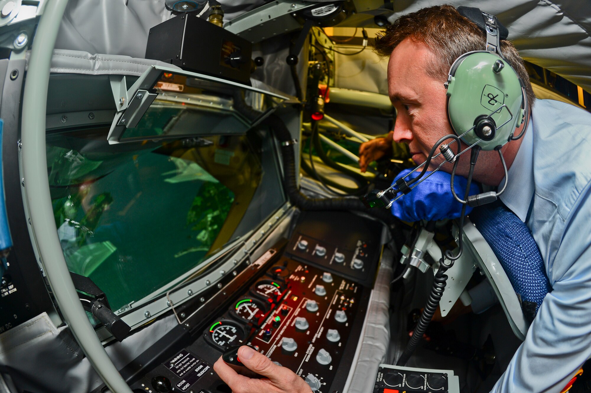 Acting Secretary of the Air Force Eric Fanning receives lessons on MacDill's Boom Operator Weapon Systems Trainer at MacDill Air Force Base, Fla., Aug. 29, 2013. The BOWST is a fully simulated, large-scale procedural trainer for aerial refueling with replicated aircraft systems, controls, and functions within a complete aircrew boom compartment. (U.S. Air Force photo by Ned T. Johnston/Released)