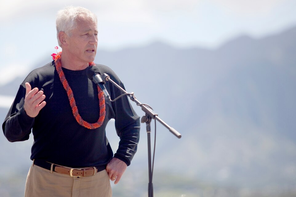 SecDef visits MCB Hawaii Marines, sailors > Marine Corps Base Hawaii ...