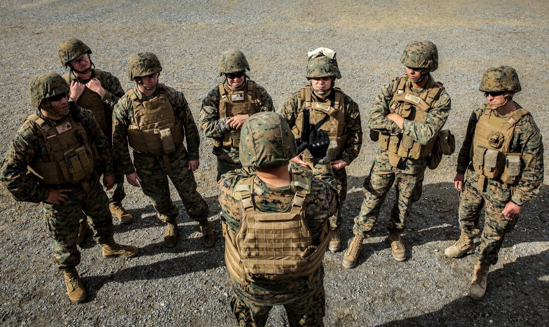 Staff Sgt. Ronald Jones, center, fires chief, 15th Marine Expeditionary Unit, gives a class on the M9 pistol during a small-arms training exercise at Range 111 aboard Camp Pendleton, Calif., Nov. 25. The training focused on enhancing the unit’s confidence and proficiency with personal weapons and M67 Fragmentation Hand Grenades. Jones, 41, is from Denver. (U.S. Marine Corps photo by Cpl. Emmanuel Ramos)