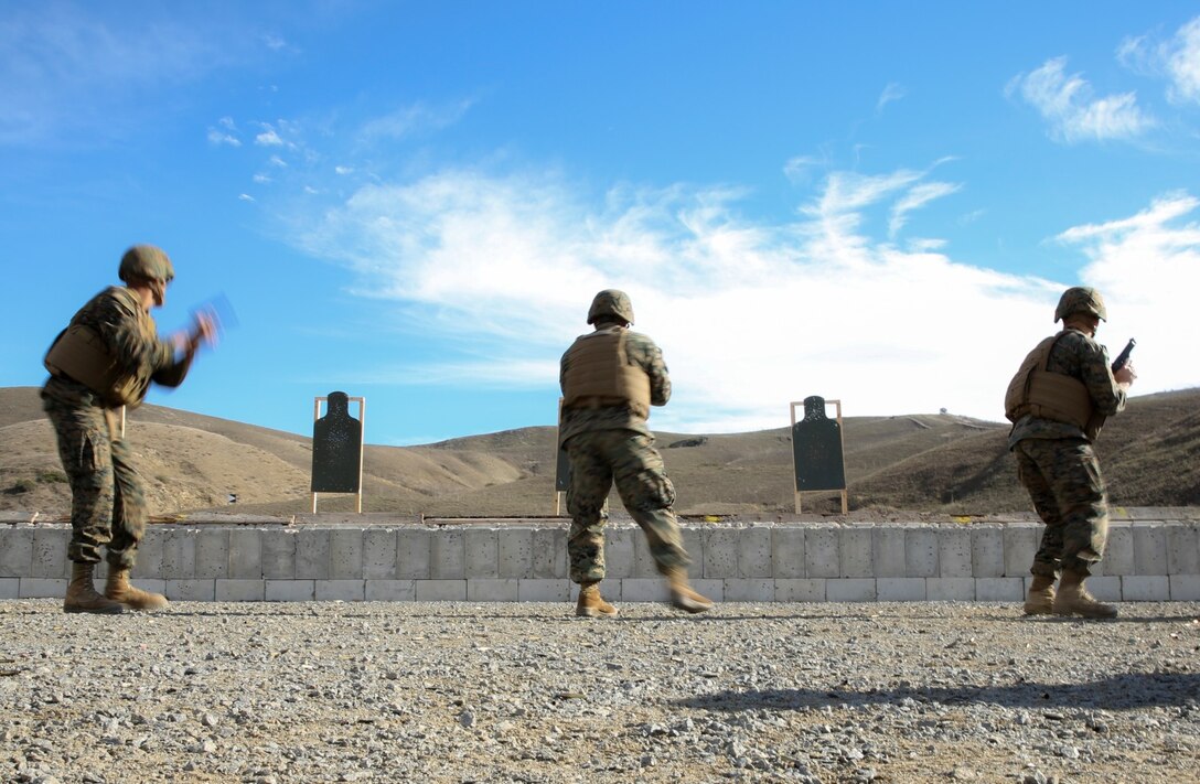 Marines with the 15th Marine Expeditionary Unit turn to engage targets during a small arms training exercise at Range 111 aboard Camp Pendleton, Calif., Nov. 25. The training focused on enhancing the unit’s confidence and proficiency with personal weapons and M67 Fragmentation Hand Grenades. (U.S. Marine Corps photo by Cpl. Emmanuel Ramos)