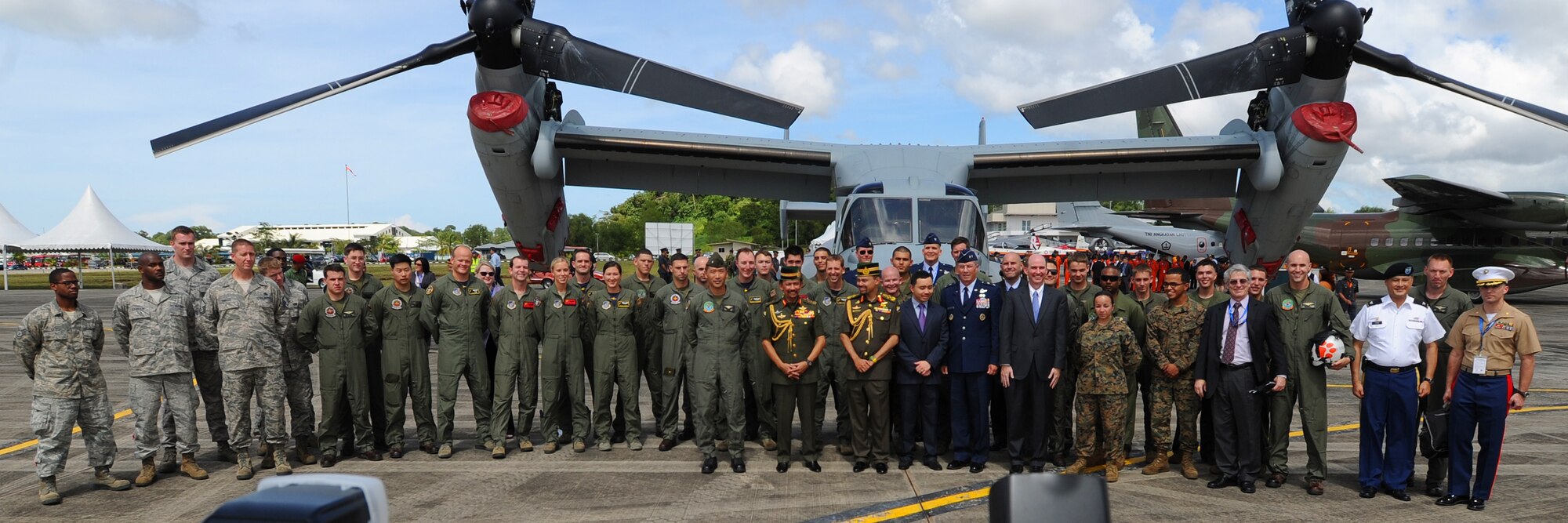 His Majesty Sultan Haji Hassanal Bolkiahsutan of Brunei, poses for group photo with U.S. servicemembers in front of a MV-22B Osprey during the 4th biennial Brunei Darussalam International Defense Exhibition at Rimba Air Base, Dec. 3, 2013. BRIDEX 13 is an opportunity for networking and sharing technology with regional partners and allies, building strong multilateral relationships, increased cooperation and enhanced preparedness for disasters and other contingency operations. (U.S. Air Force photo/Master Sgt. Jerome S. Tayborn)