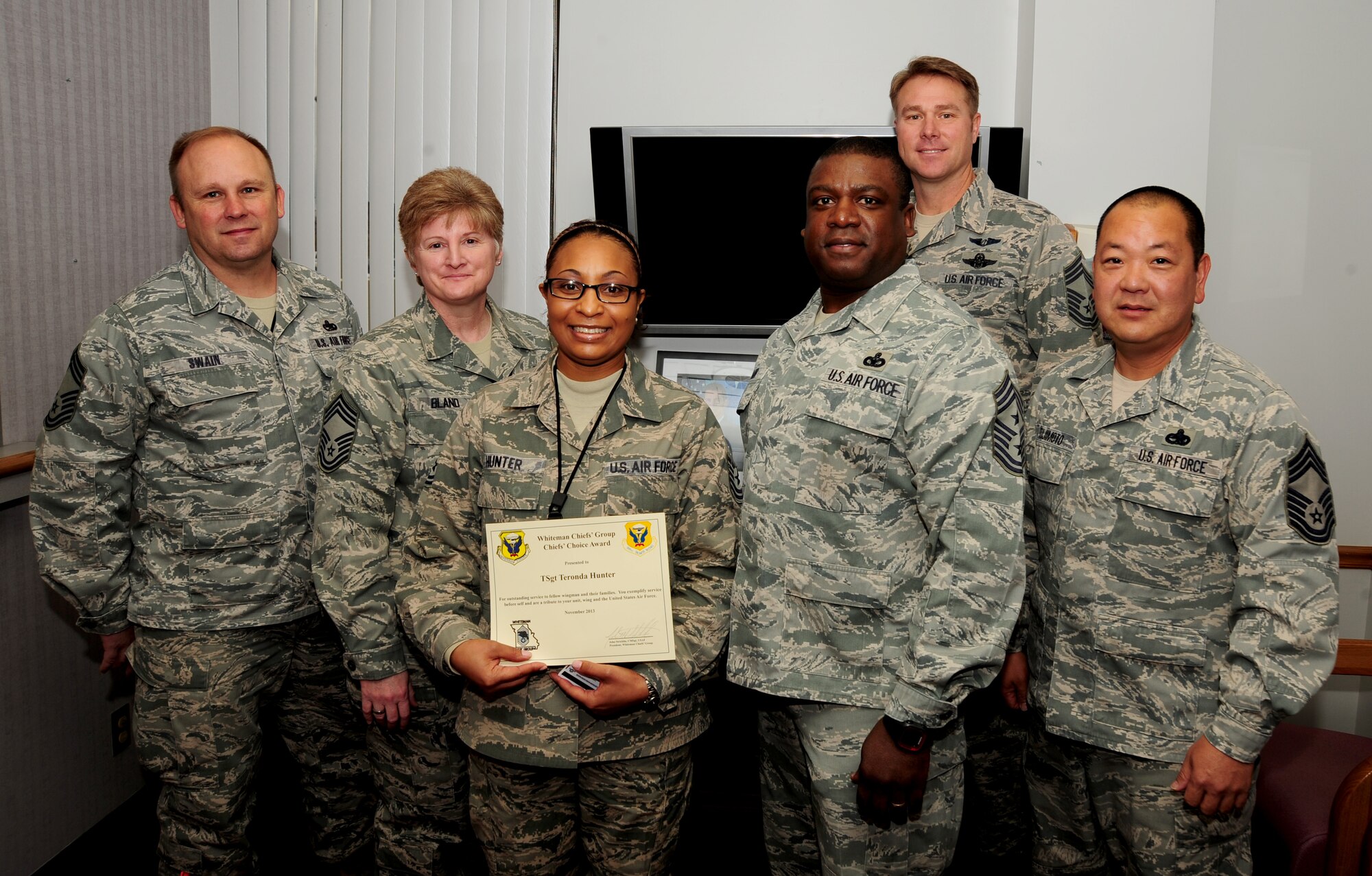 U.S. Air Force Tech. Sgt. Teronda Hunter, 509th Medical Operations Squadron NCO in charge of dental readiness, is presented with the Chief’s Choice Award in the Dental Clinic at Whiteman Air Force Base, Mo., Nov. 25, 2013. Some of the accomplishments that contributed to her award include corresponding with Headquarters Air Force and Eight Air Force command chief offices, providing last-minute support as the command chief’s executive official, authoring 32 Airman Leadership School letters to students and coordinating a chief master sgt. of the Air Force visit for total force integration which allowed the command chief's office to run smoothly for more than two weeks. (U.S. Air Force photo by Staff Sgt. Nick Wilson/Released)