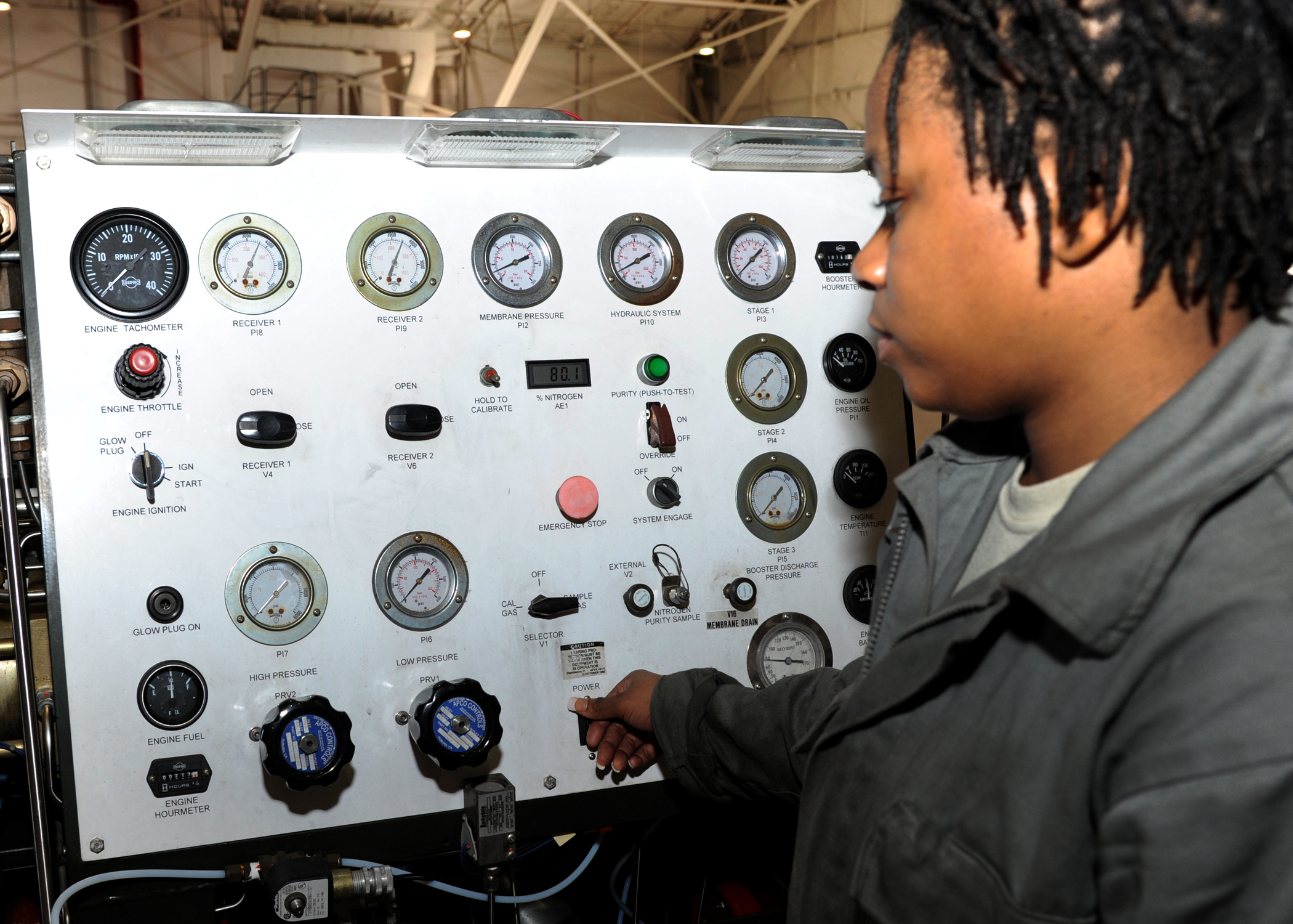 307th AGE Airmen repair fuel sending unit > Barksdale Air Force Base
