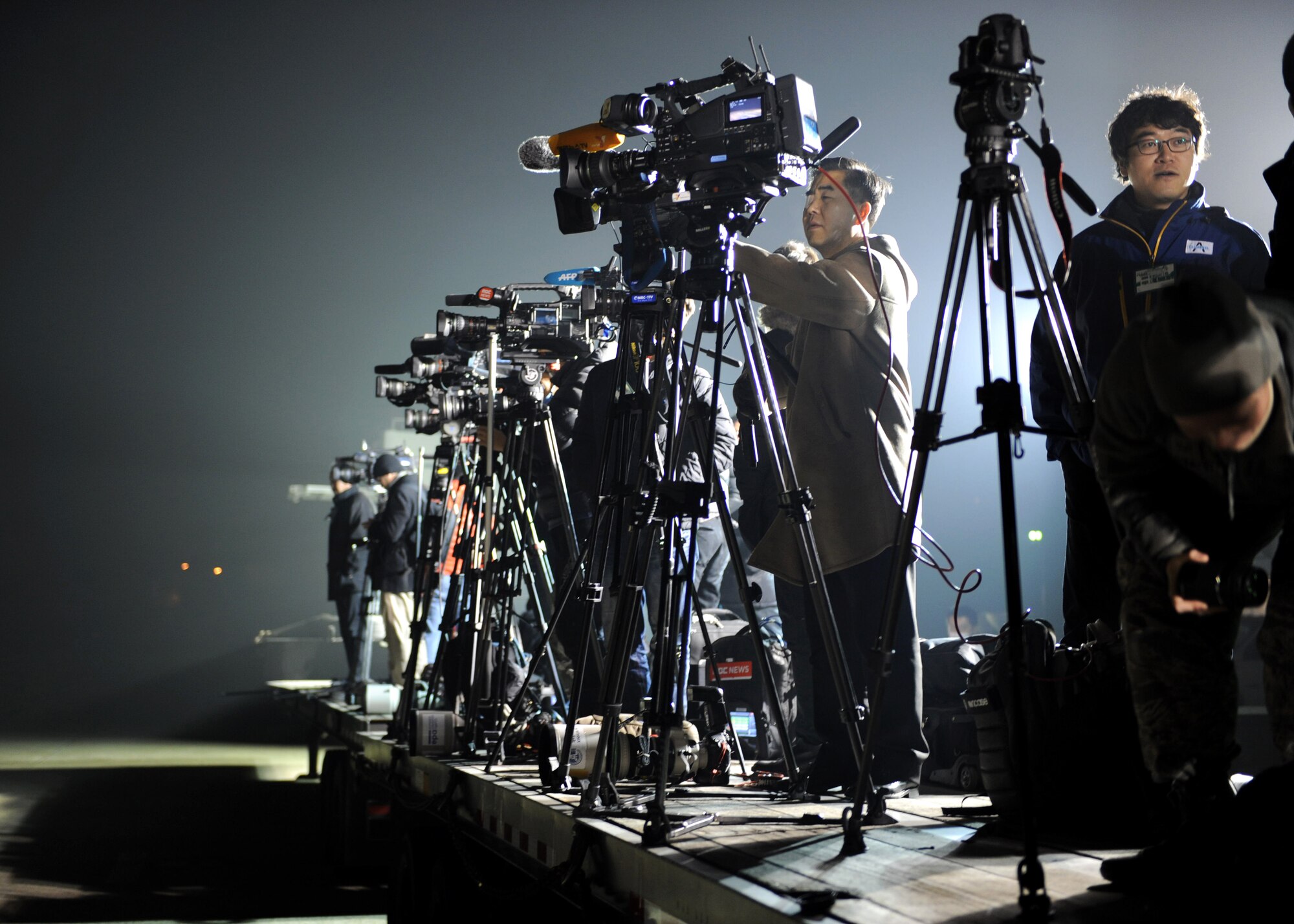 International media members await the arrival of U.S. Vice President Joe Biden at Osan Air Base, Republic of Korea, Dec. 5, 2013. Biden traveled to Osan while on his way to Seoul to wrap up his visit to Asia, which also included stops in Tokyo and Beijing. (U.S. Air Force photo/Senior Airman Siuta B. Ika)