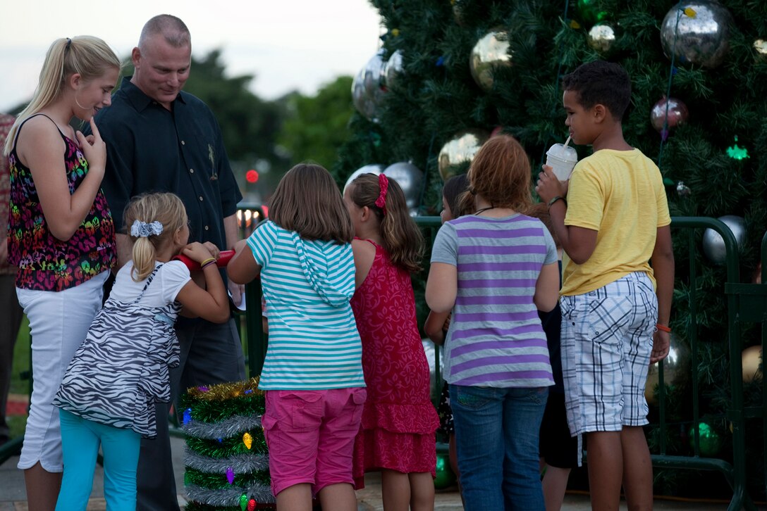Col. Brian P. Annichiarico, Marine Corps Base Hawaii commanding officer, speaks with children during the Tree Lighting Ceremony, Dec. 3, 2013. Annichiarico invited the children to assist in lighting this year's Christmas tree. (Marine Corps photo by Lance Cpl. Janelle Y. Villa)