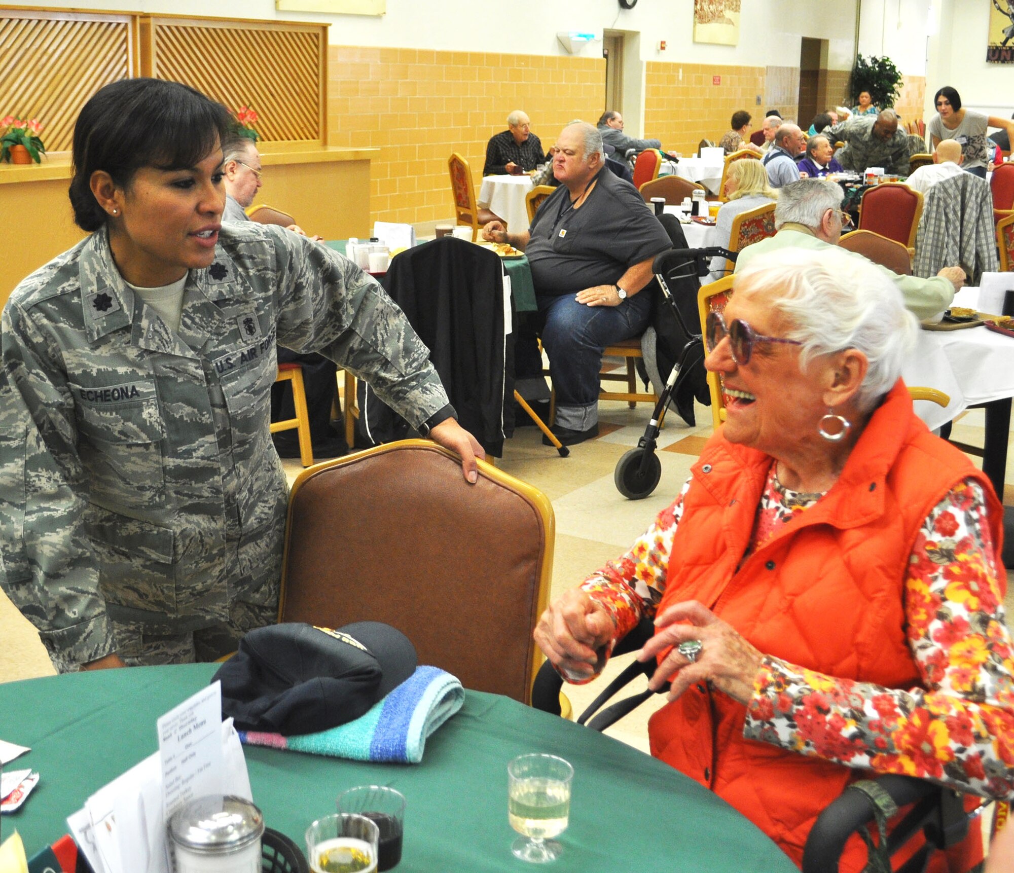 TRAVIS AIR FORCE BASE, Calif. -- Lt. Col. Militzia Echeona, 349th MDS, chats with a 91 years "young" veteran of the Women's Marine Corps, over Thanksgiving dinner at the Yountville Veterans Home. The colonel joined a group of her fellow 349th and 60th AMW volunteers, who served and visited with the veterans over the holiday. (U.S. Air Force photo/SMSgt. (ret) Ellen Hatfield)
