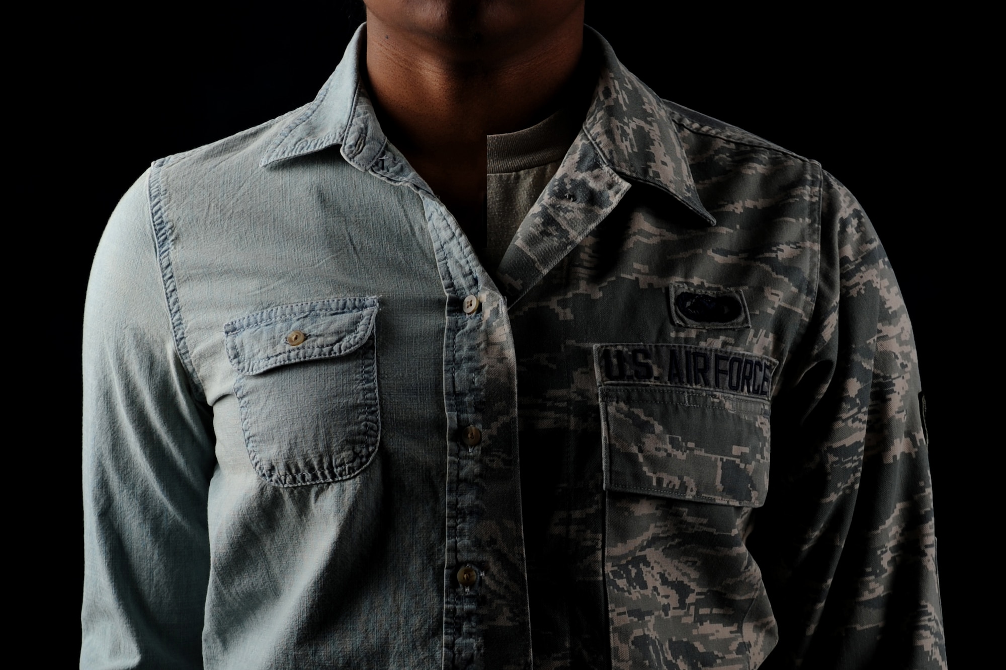 With the holiday season among us, Airmen may decide to seek off-duty employment in order to earn extra money for gifts, vacations, or other holiday-related items or activities. Airmen who choose to seek off-duty employment should be aware of the rules and requirements set in place in order to not jeopardize their military career. (U.S. Air Force photo illustration by Airman Areca T. Wilson/Released)