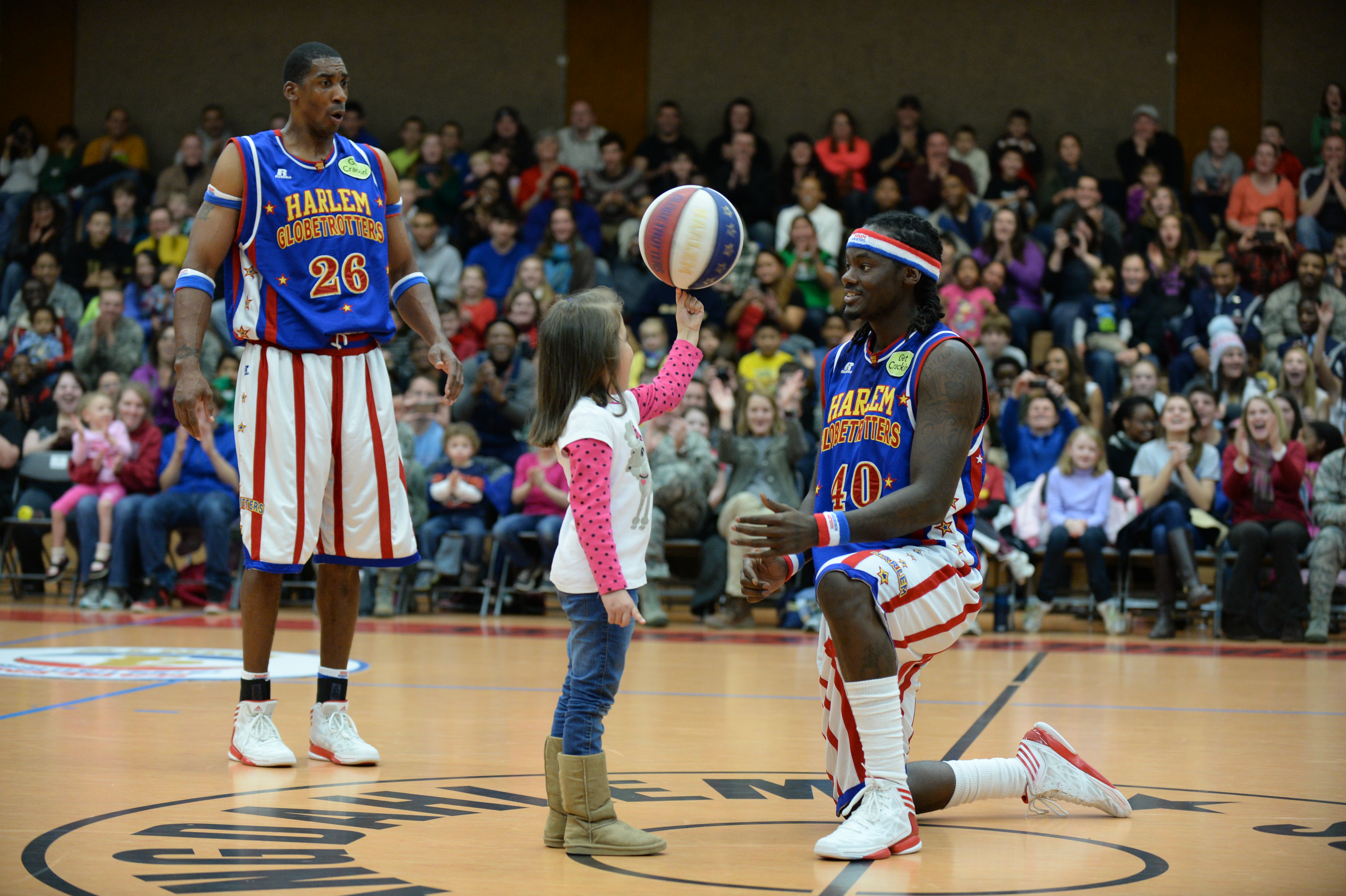 Гарлем глобтроттерс обои. Харлем глобетроттер. Гарлем глобтроттерс смув. Harlem globetrotters состав. Паукоботы гарлем.
