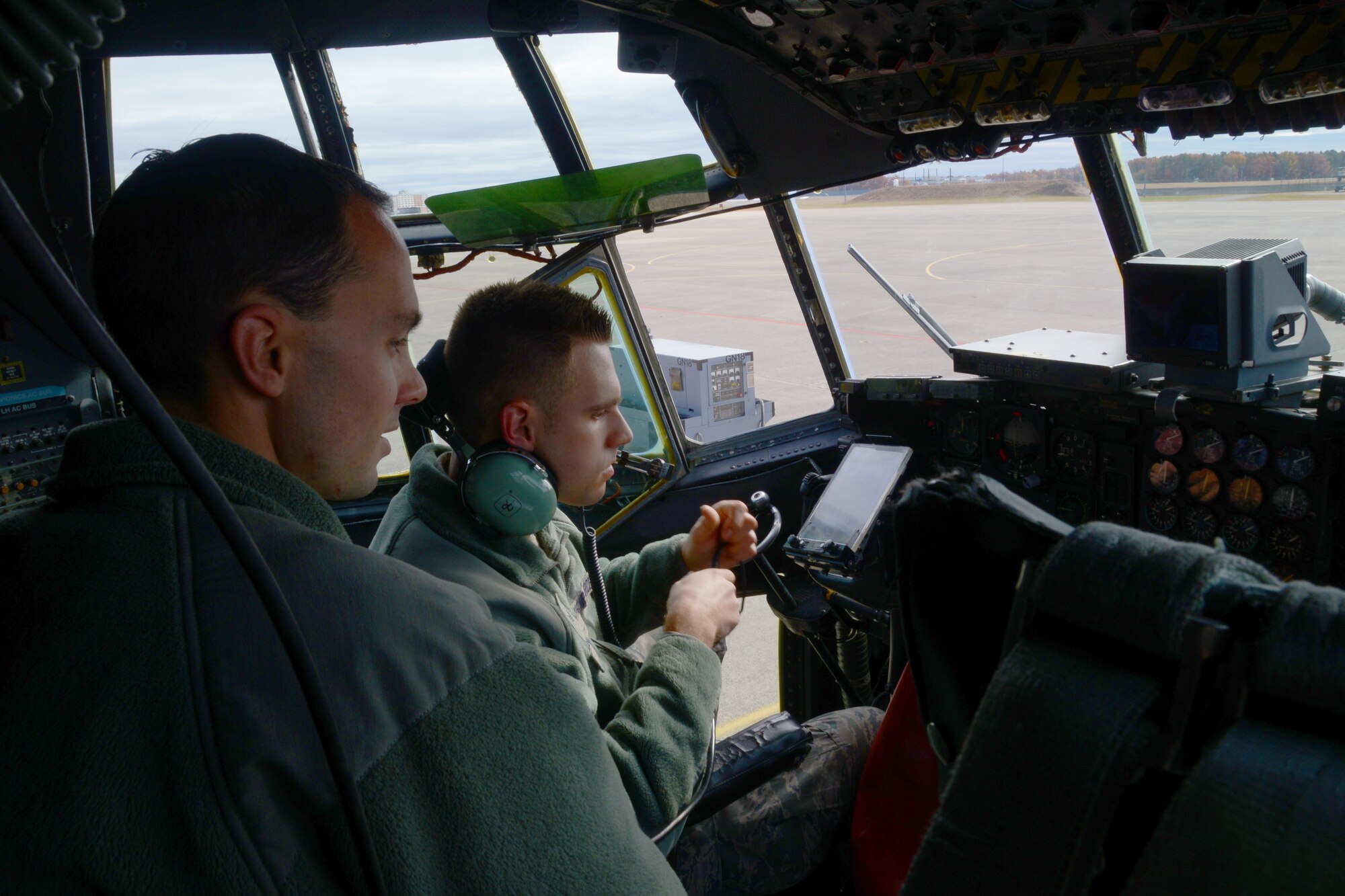 Tech. Sgt. Jarrett Gran and Senior Airman Nicholas Dill train on a C-130H Hercules assigned to the 103rd Airlift Wing. Instructors from the active duty Air Force are working with Airmen from the Kentucky and Minnesota Air National Guard to train maintainers at the Bradley Air National Guard Base. (U.S. Air National Guard photos by Senior Airman Jennifer Pierce)