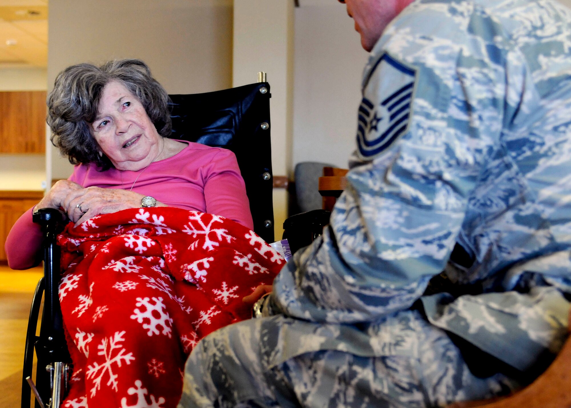 Carma Hymas shares stories with Master Sgt. Robert Jensen during the 419th Security Forces visit to George Wahlen Veterans Home. (U.S. Air Force photo illustration/Senior Airman Allen Stokes)