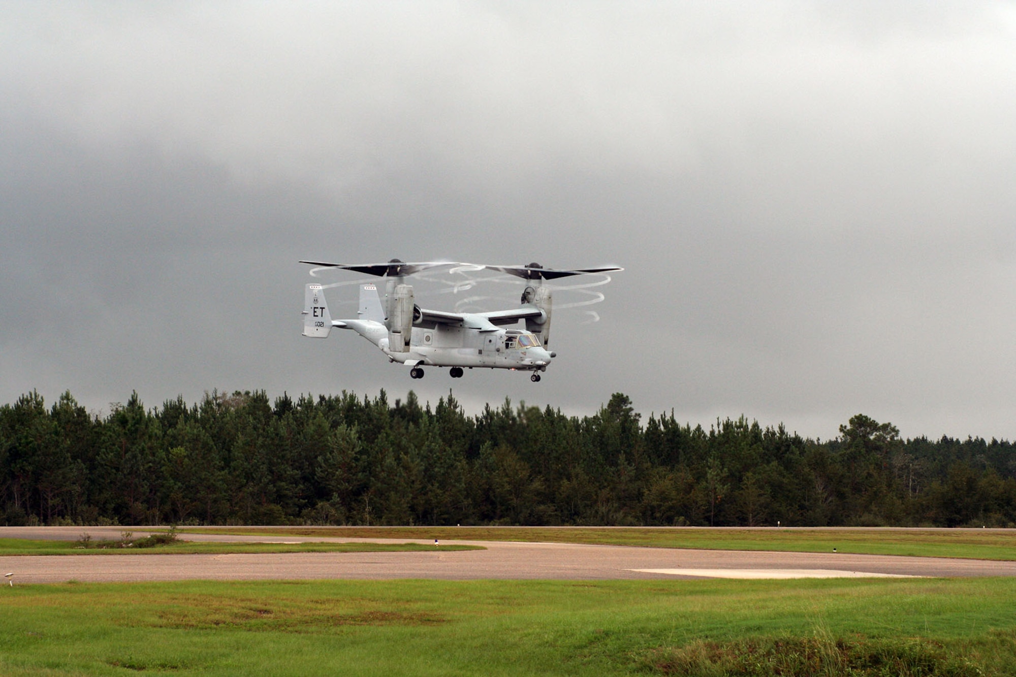 Bell-Boeing CV-22B Osprey vertical takeoff. (U.S. Air Force photo)