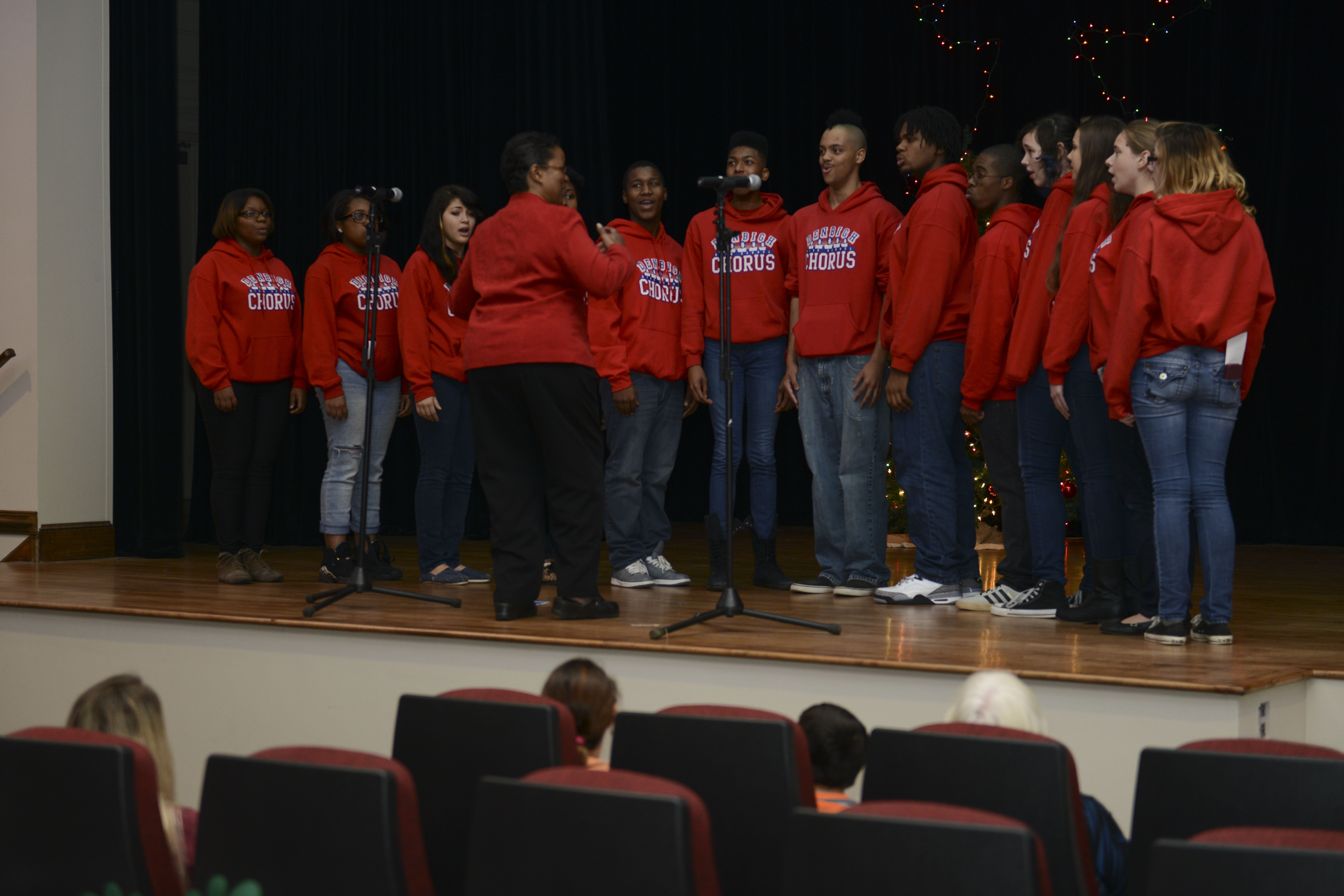 Eustis Christmas celebration lights up the night > Joint Base LangleyEustis > Article Display