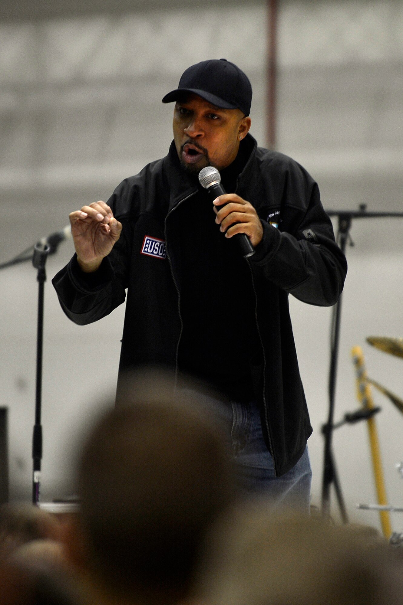 As part of a USO Holiday Troop Visit radio personality, Thomas “Nephew Tommy” Miles, talks with Service members at Bagram Airfield, Afghanistan, Dec. 9, 2013. Along with Miles, actress Alison Haislip, singer and songwriter Bridget Kelly, Washington Nationals Adam LaRoche, former New England Patriot Matt Light and A&E show Duck Dynasty stars Jep and Willie Robertson visited with military personnel. (U.S. Air Force photo by Senior Airman Kayla Newman/Released)