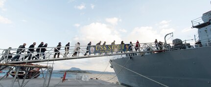 Gen. Dempsey and members of his USO Holiday Tour arrive at the USS STOUT in Greece on Dec. 7, 2013.