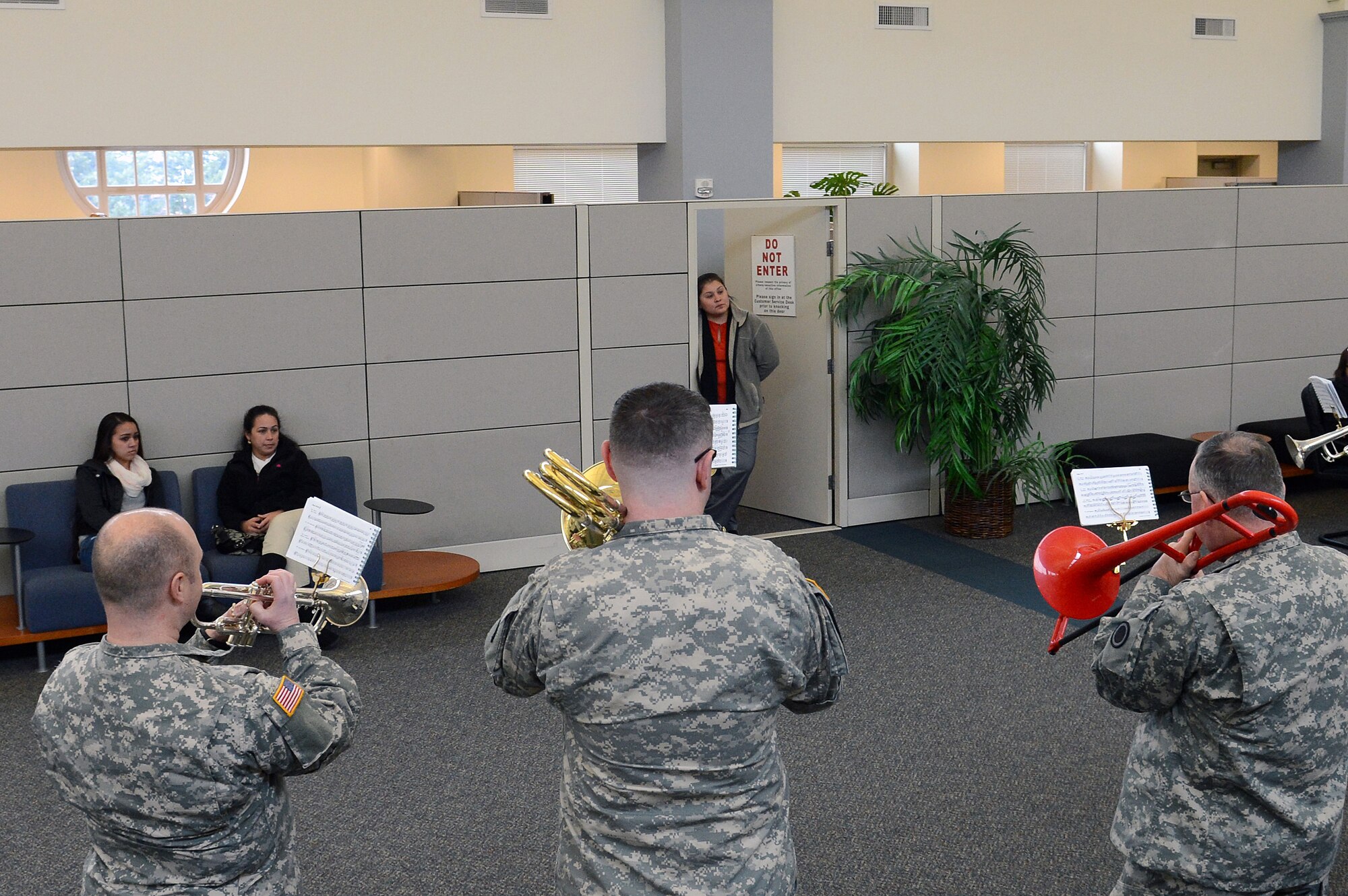 Military spouses enjoy a Christmas carol played by the I-Corp Army Band brass quintet, Dec. 10, 2013 at the McChord customer service mall at Joint Base Lewis-McChord, Wash. In celebration of the holiday season, the band is performing at various locations around JBLM. (U.S. Air Force Photo/Airman 1st Class Jacob Jimenez)      
