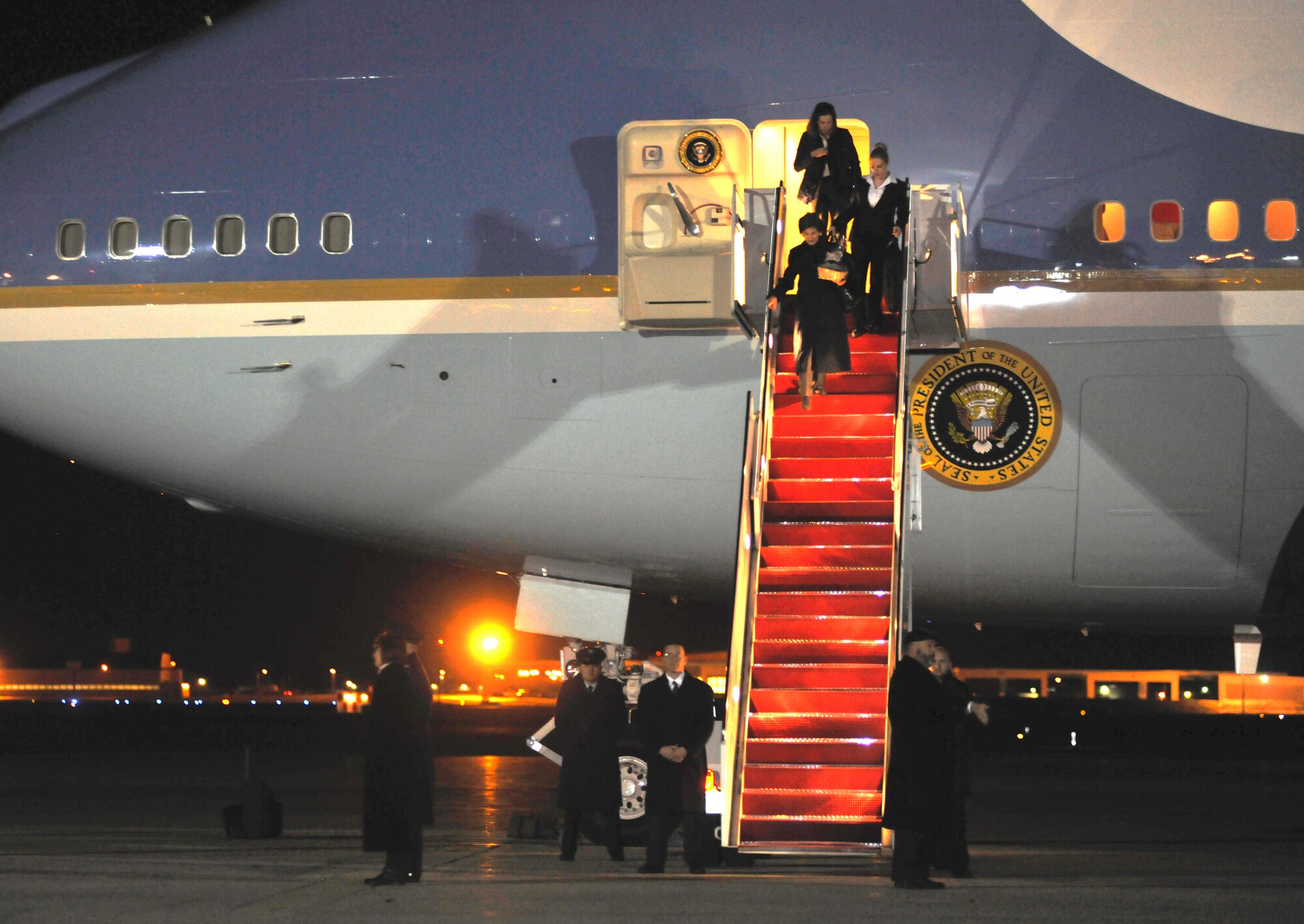 Former First Lady Laura Bush arrives at Joint Base Andrews on Dec. 11, 2013 after attending memorial services for former South African President, Dr. Nelson Mandela. Mandela served as South Africa’s president from 1994 to 1999.  (U.S. Air Force photo/Senior Airman Lindsey A. Porter)