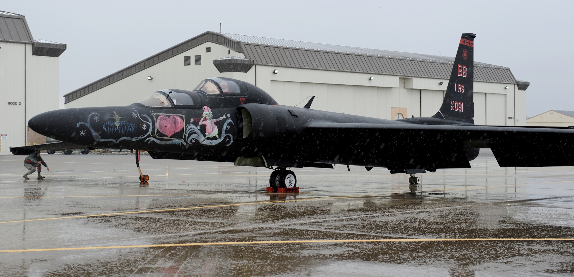 Santa Claus arrives in a U-2 Dragon Lady during Beale’s annual Children’s Holiday Party Dec. 7, 2013. More than 500 military families attended. (U.S. Air Force photo by Staff Sgt. Robert M. Trujillo/Released) 