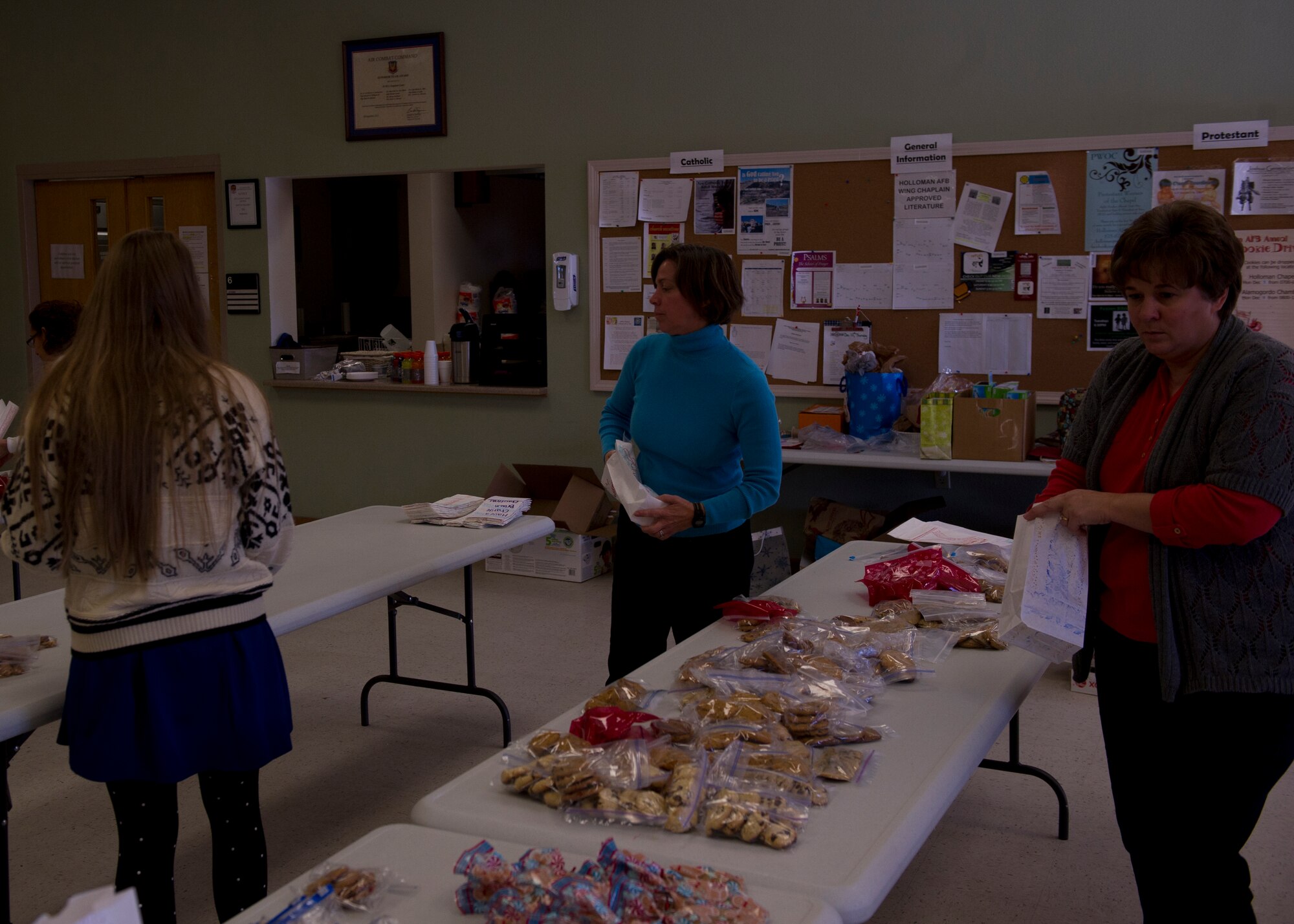 Members of the Holloman Air Force Base N.M., officers and enlisted spouses’ clubs package cookies as part of the annual holiday cookie drive at the Base Chapel, Dec. 9. “It’s to give the Airmen who are away from home for the first time a little taste of home during the holiday season,” said Vicki Croft, wife of Col. Andrew Croft, 49th Wing commander. (U.S. Air Force photo by Airman 1st Class Chase Cannon/Released)