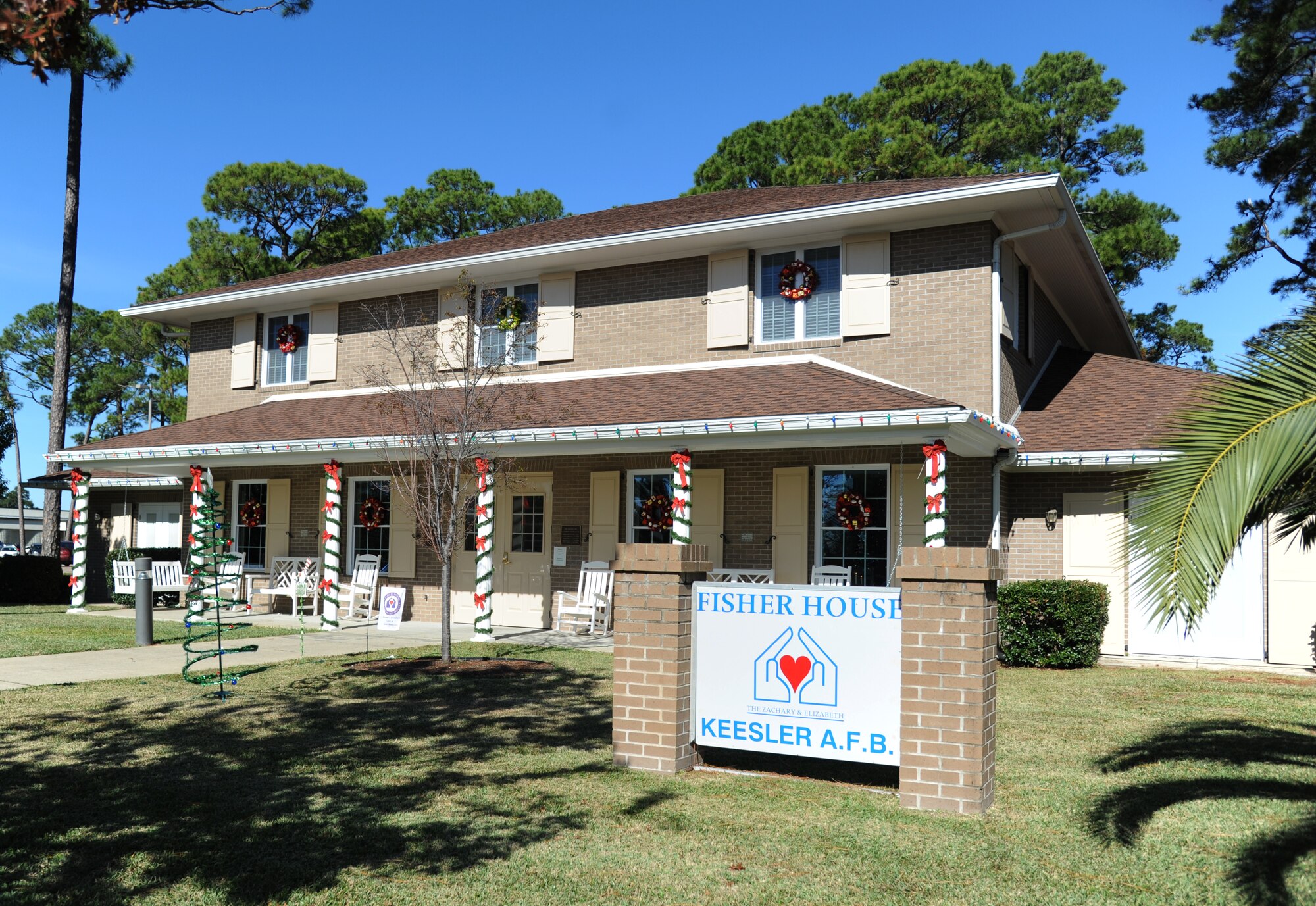 The Fisher House is decorated for Christmas by volunteers from a local Biloxi business Dec. 12, 2013, at Keesler Air Force Base, Miss. The Fisher House Foundation is best known for a network of comfort homes where military and veterans’ families can stay at no cost while a loved one is receiving treatment.  (U.S. Air Force photo by Kemberly Groue)