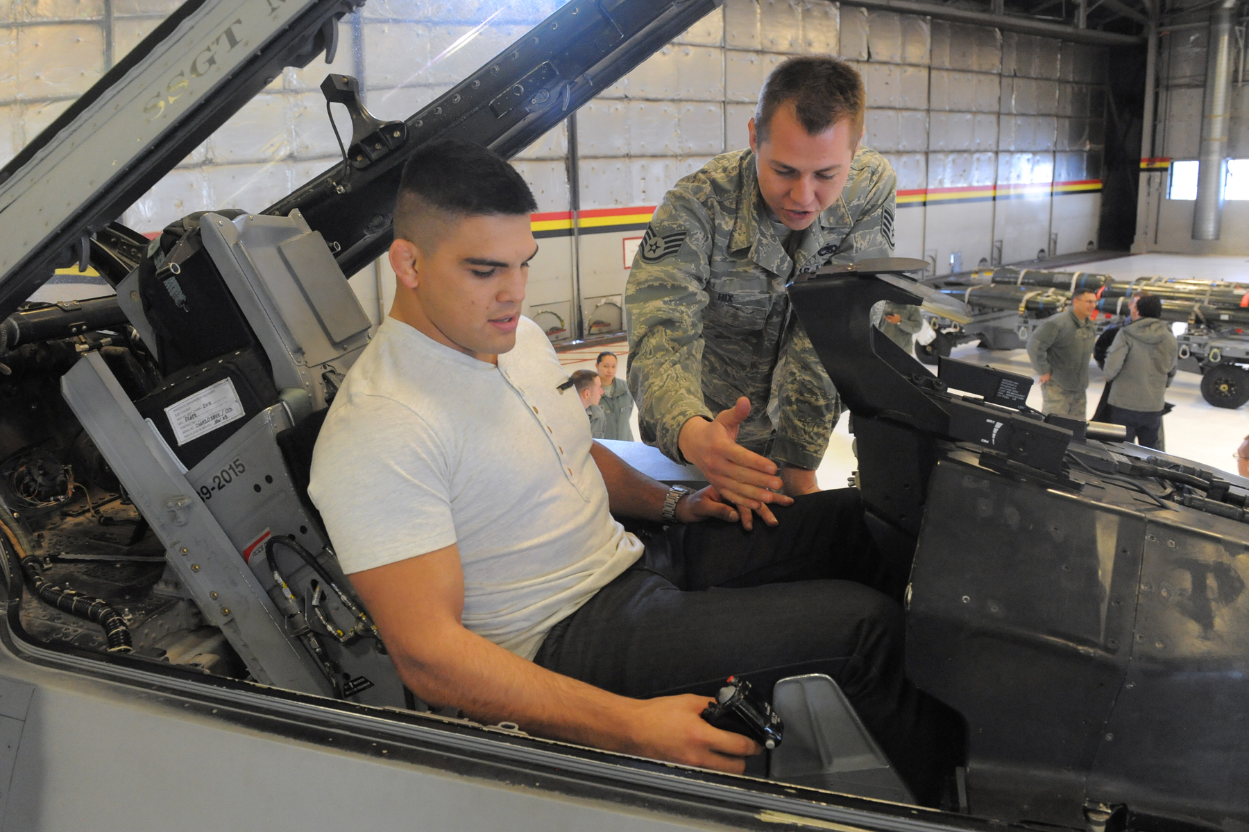 UFC fighter visits Hill > 419th Fighter Wing > News