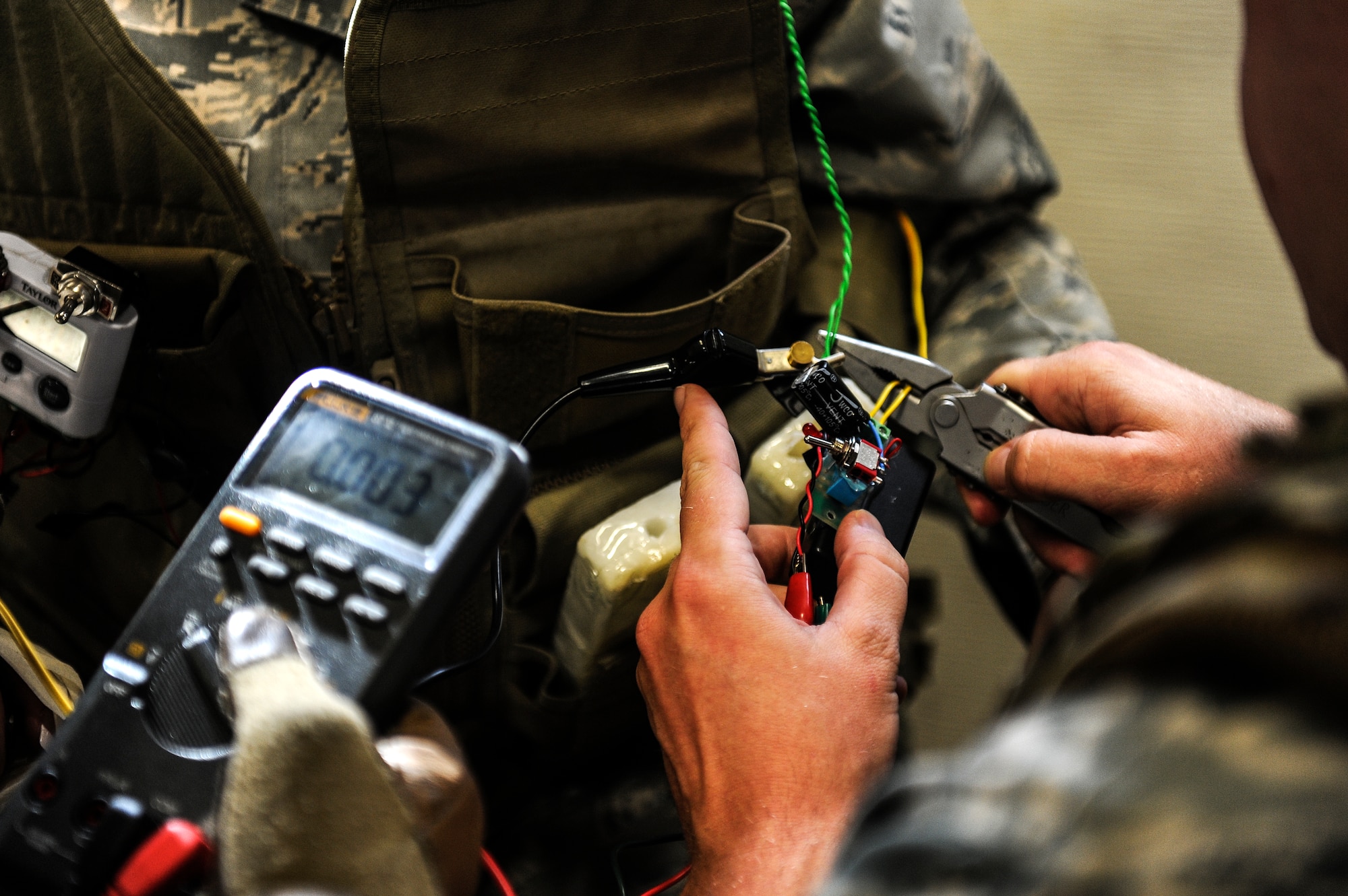 19th Civil Engineer Squadron Explosive Ordnance Disposal technicians perform EOD training Nov. 8, 2013, at Little Rock Air Force Base, Ark. The EOD team must continually train and refresh on their specialized skills while learning to make quick decisions under immense pressure. (U.S. Air Force photo by Staff Sgt. Jessica Condit)