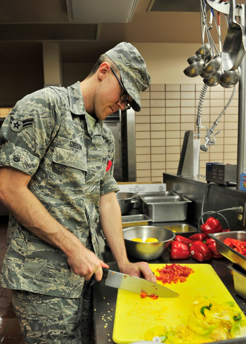 Two Seasons Dining Facility spices up menu with Mongolian BBQ > Eielson Air Force Base > Display