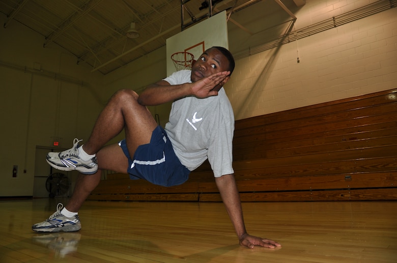 Bodyweight exercises: a solution to improving fitness > Air Force Reserve  Command > News Article