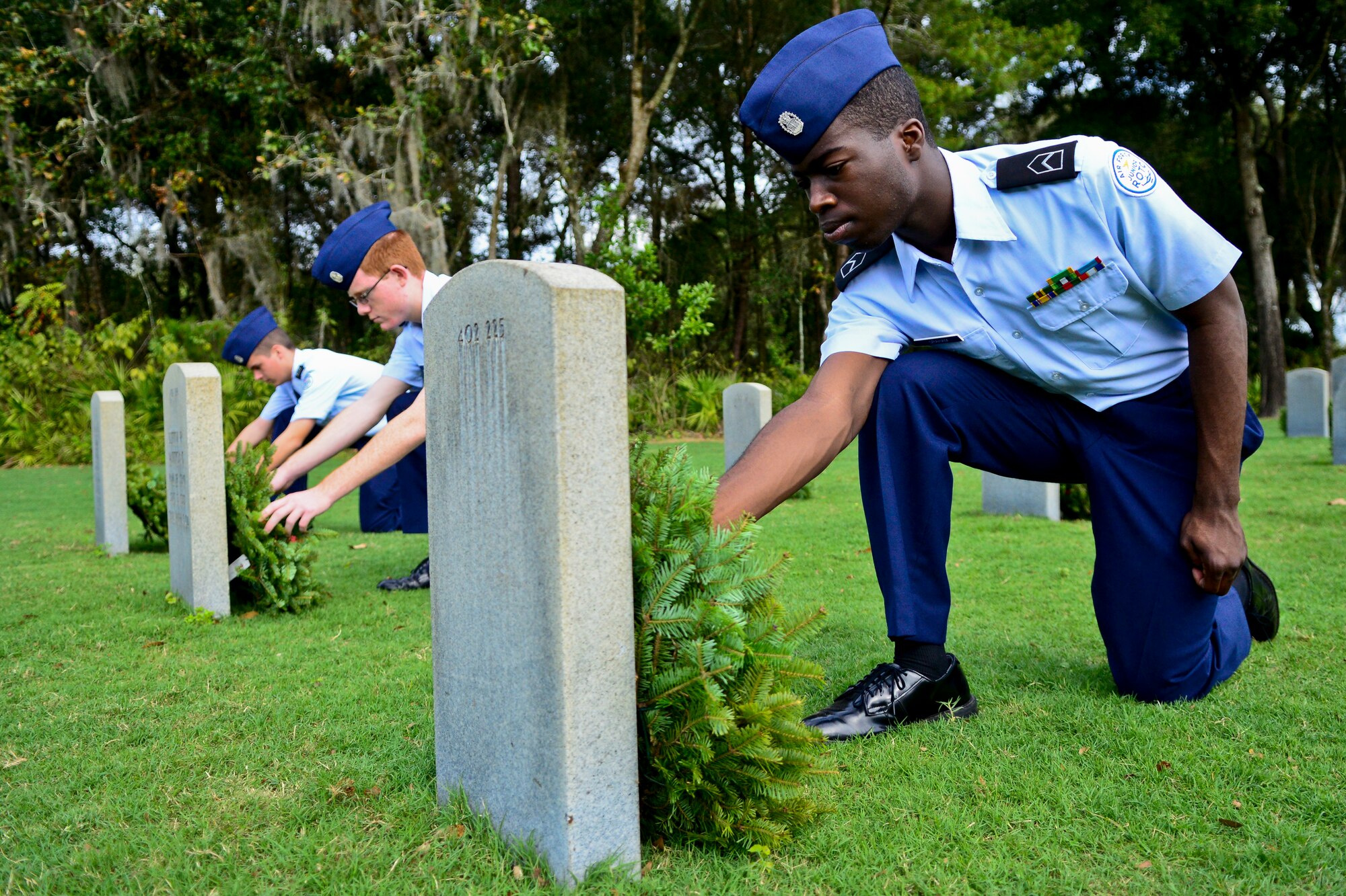 Students from Durante High School’s Air Force Junior ROTC lay wreaths on graves at the Florida National Cemetery in Bushnell, Fla., Dec. 14, 2013. The Wreaths Across America campaign reached over 500 different cemeteries worldwide this year. (U.S. Air Force photo by Airman 1st Class Ned T. Johnston/Released)