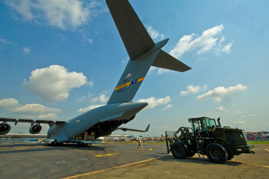 U.S. Air Force members unload cargo off a C-17 Globemaster Dec. 13, 2013 at Bangui Airport, Central Africa Republic. In coordination with the French military and African Union, the U.S. military provided airlift support to transport Burundi soldiers, food and supplies in the CAR. Since Dec. 12, when the airlift mission began, eight C-17 flights have traveled from Burundi to the Central African Republic, carrying 432 passengers, 25 pallets of equipment and 13 Burundian military vehicles. (U.S. Air Force photo/Staff Sgt. Erik Cardenas)