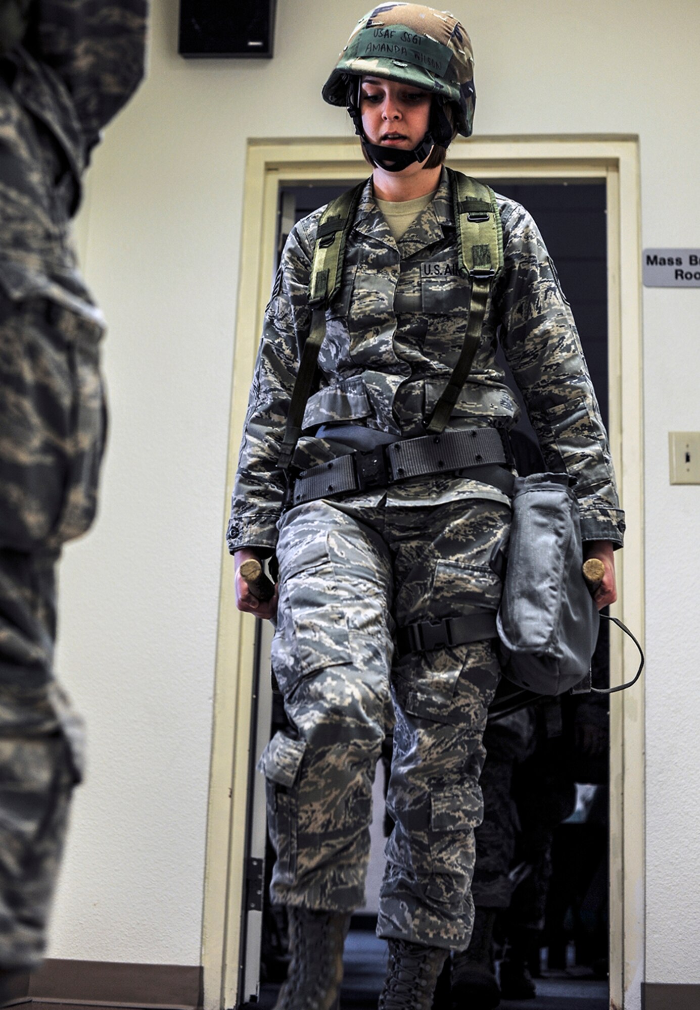 Air Force Staff Sgt. Amanda Wilson, exercise finance officer ‘deployed’ from the 366th Comptroller Squadron, carries a ‘wounded patient’ during a readiness exercise at Mountain Home Air Force Base, Idaho, Dec. 17, 2013. Wilson and other Airmen learned self-aid and buddy care techniques and proper litter carry during the training. (U.S. Air Force photo by Master Sgt. Kevin Wallace/RELEASED)