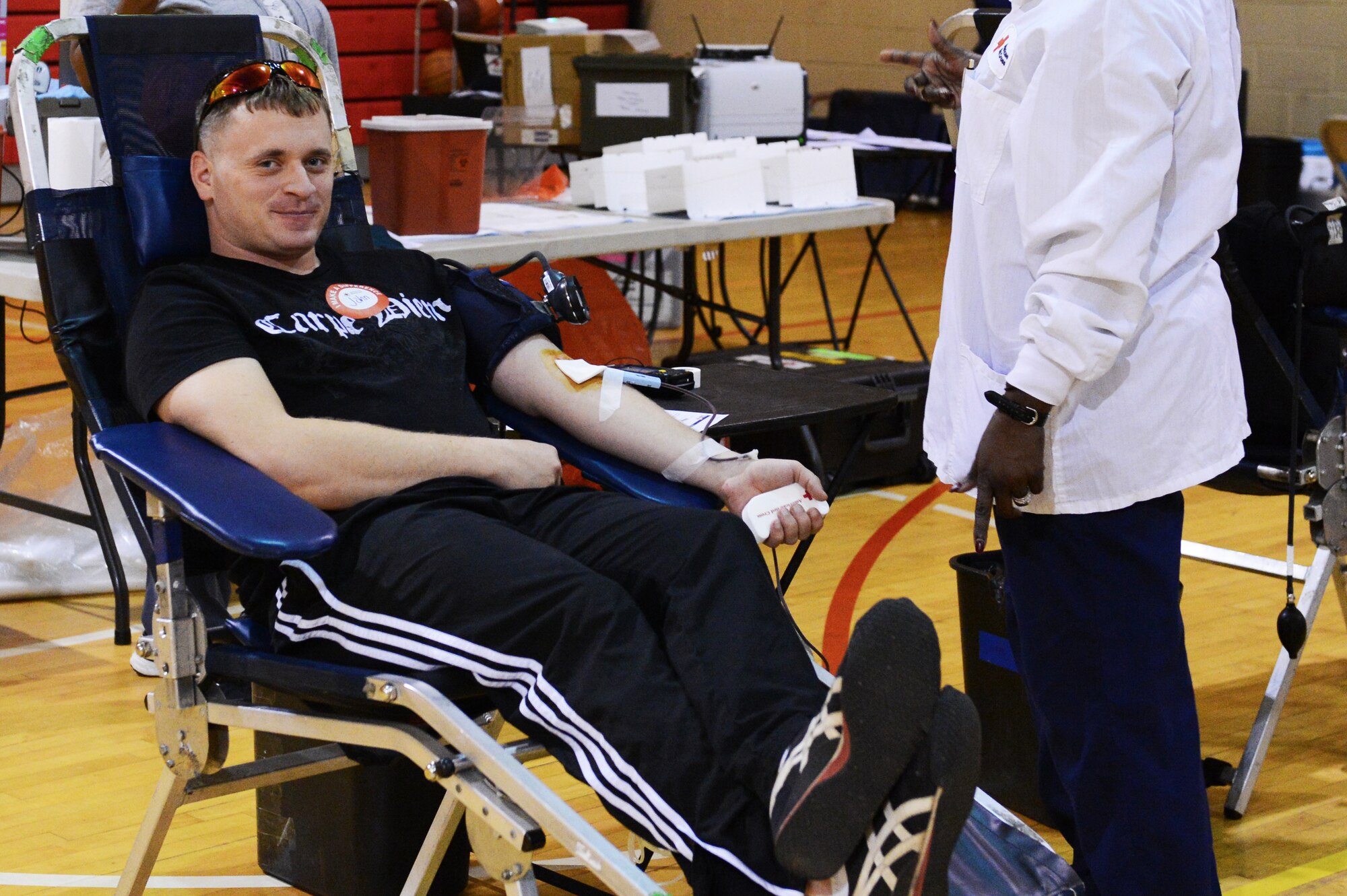 Staff Sgt. Johnathon DeRosia, 20th Operation Support Squadron air traffic watch supervisor, donates blood with his wife, Brigette, during the recent blood drive in the fitness center Dec. 12, 2013, at Shaw Air Force Base, S.C. Team Shaw Airmen and family donated 34 pints of blood to the local American Red Cross. (U.S. Air Force photo by Airman 1st Class Diana M. Cossaboom/Released)
