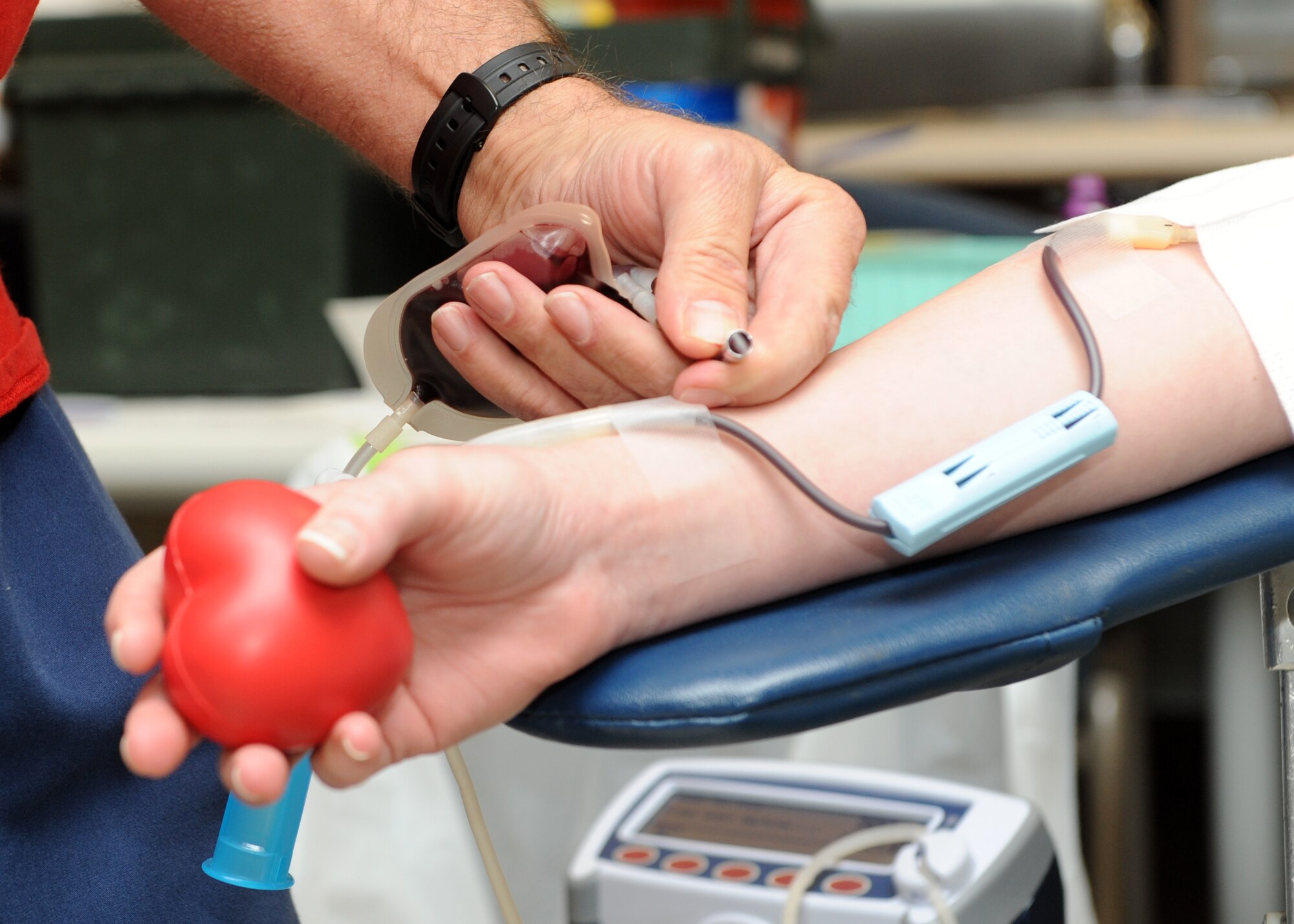 A nurse clamps a blood donation tube closed Dec. 19, 2013, at the health and wellness center on Buckley Air Force Base, Colo. Team Buckley held a holiday blood drive to benefit local hospitals. (U.S. Air Force photo by Senior Airman Marcy Copeland/Released)