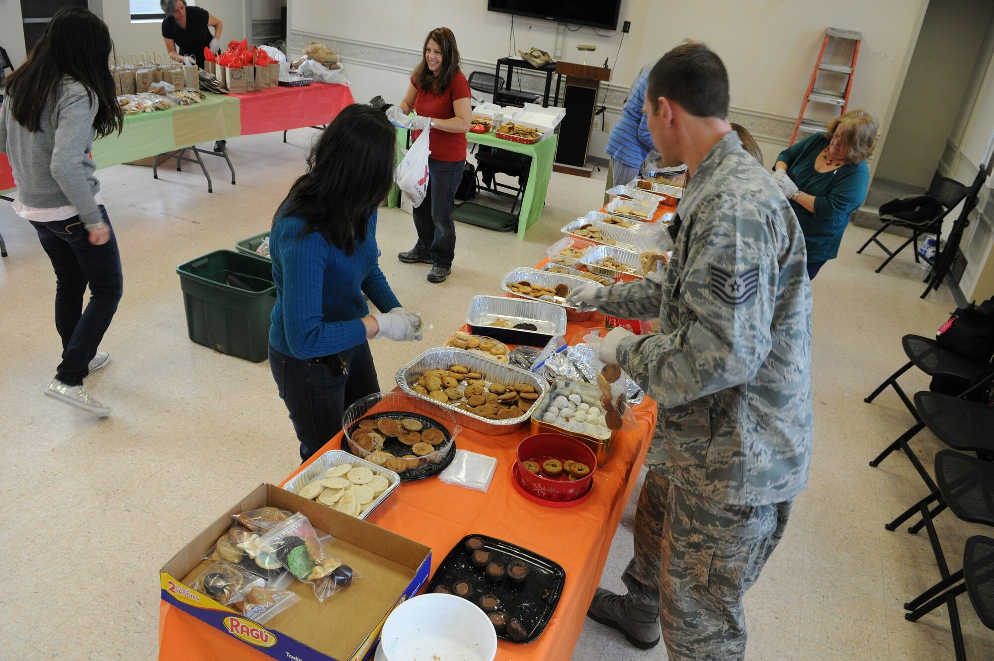 Members of Team Andrews and the Andrews Officers Spouses Club gather to bag cookies for the annual Cookie Caper Dec. 19. Volunteers also helped bake, collect and deliver approximately 550 dozen cookies for the event.(U.S. Air Force photo/Airman 1st Class Ryan J. Sonnier) 