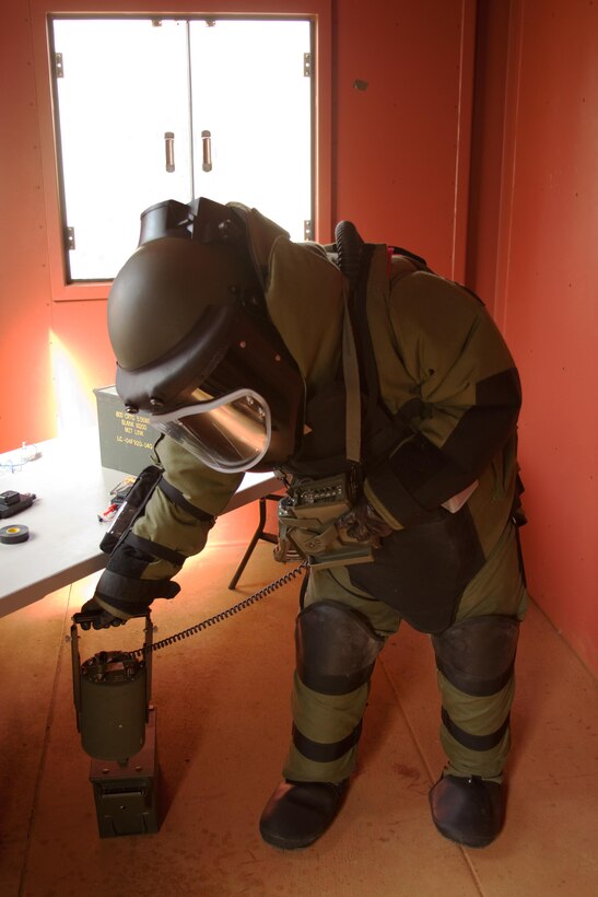 Staff Sgt. Randall Walker, an explosive ordnance disposal technician with Marine Corps Base Hawaii Explosive Ordnance Disposal and 27-year-old native of Murray, Ky., scans an object to determine what’s inside, Dec. 13, 2013.(U.S. Marine Corps photo by Cpl. Nathan Knapke)