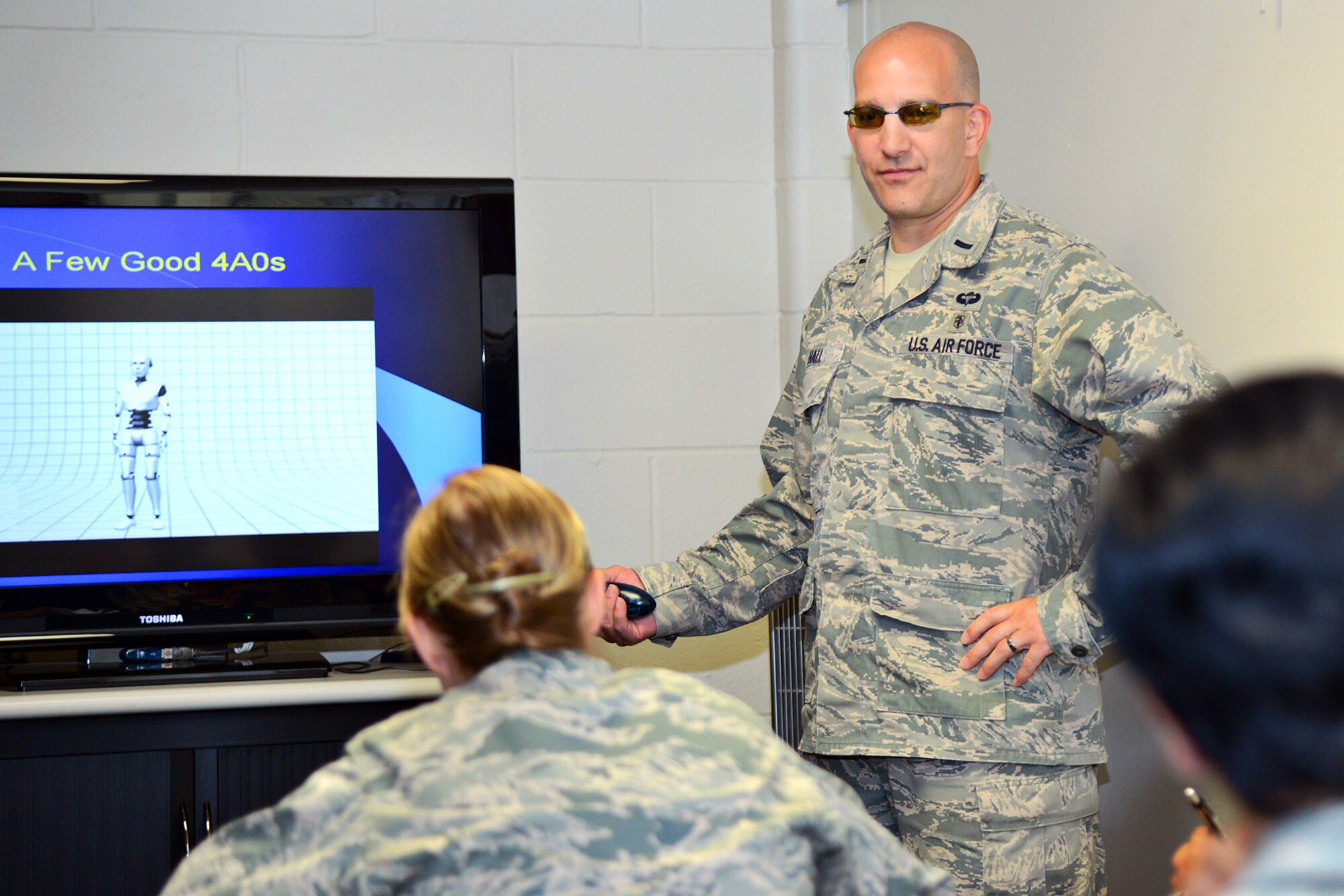 U.S. Air Force Reserve 1st. Lt. Paul Hall, 446th Aeromedical Staging Squadron, Readiness Flight Deputy Commander out of Joint Base Lewis-McChord, Wash., instructs a readiness skills verification class to Air Force Medical Service Corps officers and medical administrative specialists, at Joint Base San Antonio-Lackland, Texas, Aug. 22. Hall is a former pararescue Airman who’s been with the 446th ASTS since 1999 as a medical technician. He was commissioned as a MSC officer in 2010. (U.S. Air Force photo by Benjamin Faske)
