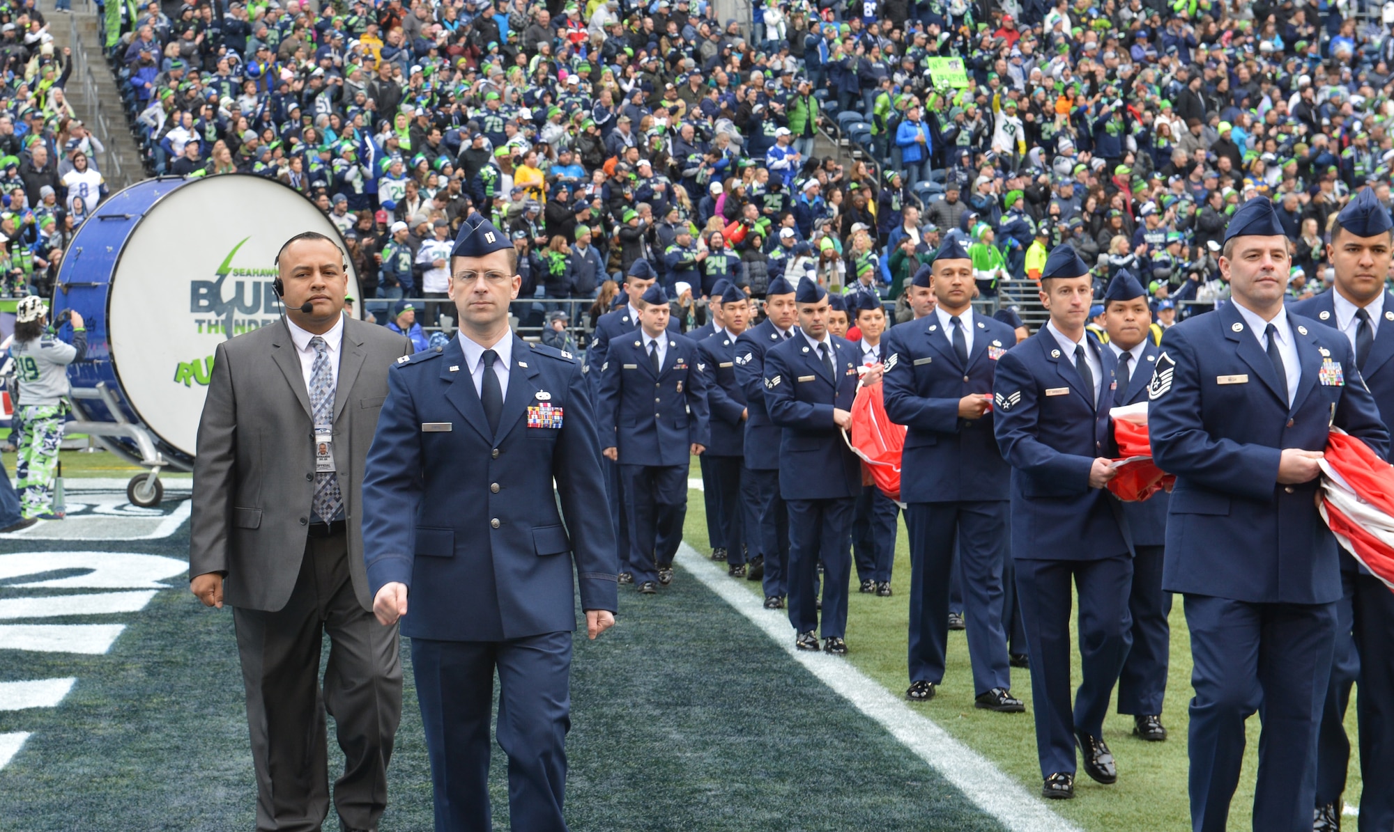 Seahawks mascot Blitz takes part in special Veterans Day celebration