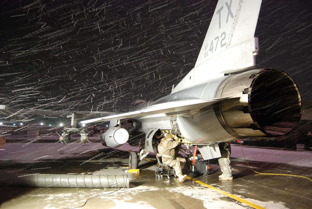 Amazon | フィルム SUPER WEAPON F-16 Fighting Falcon USA