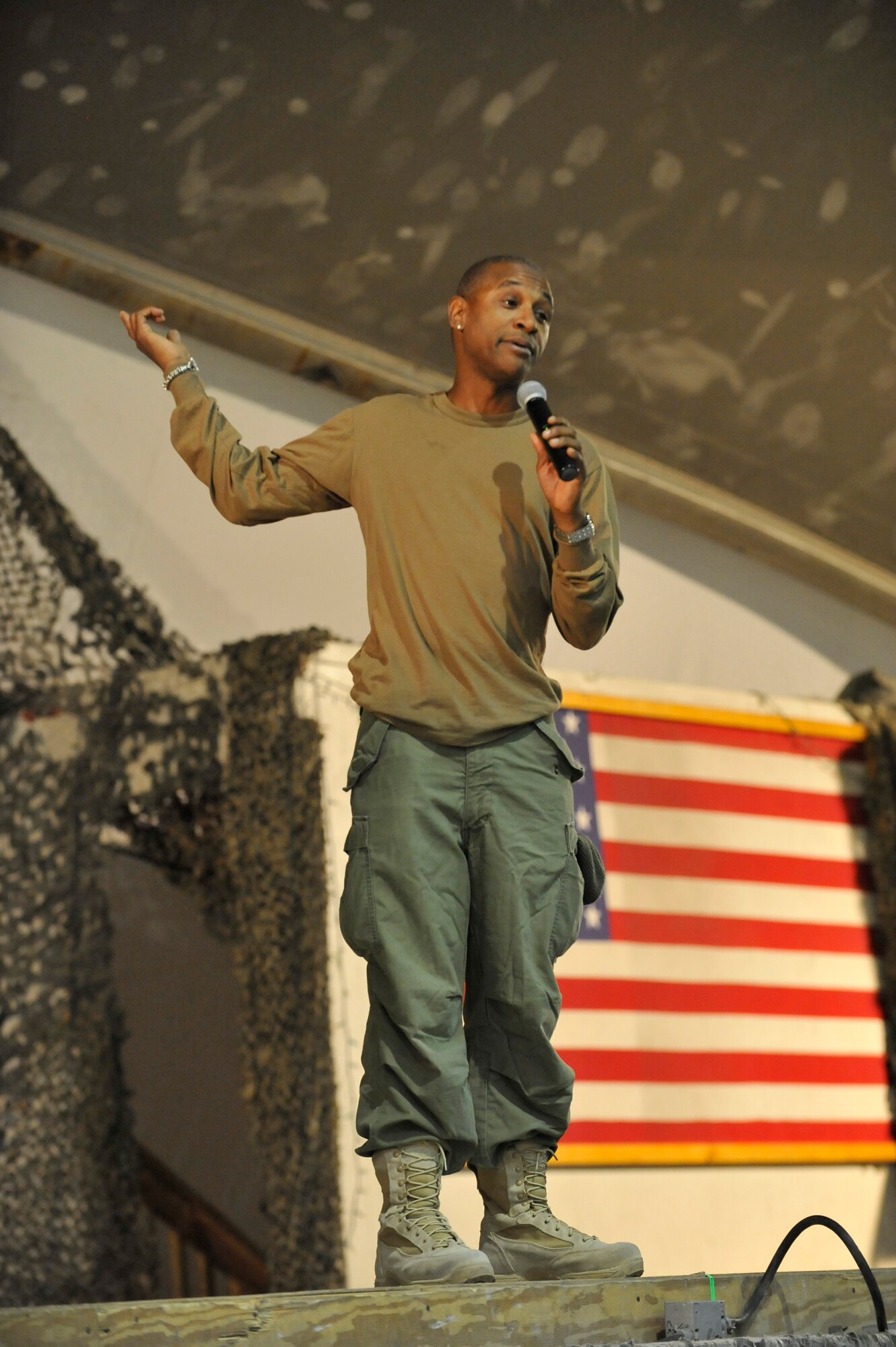 Comedian Tommy Davidson performs for deployed Service members on New Year's Eve at Bagram Airfield, Afghanistan, Dec. 31, 2013.(U.S. Air Force photo by Senior Master Sgt. Gary J. Rihn/Released)