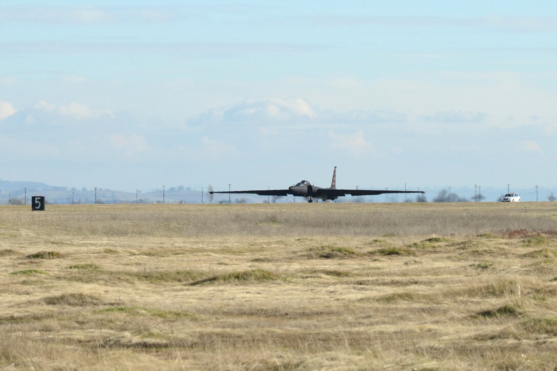 A U.S. Air Force U-2 Dragon Lady high-altitude reconnaissance aircraft lands at Beale Air Force Base, Calif., on Jan. 25, 2013, after flying a routine sortie over the local area. Sorties consist of flying patterns and running through touch and go exercises. (U.S. Air Force Photo by Mr. John Schwab/ Released)