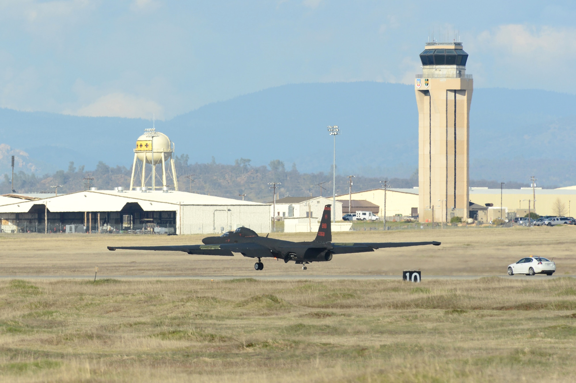 A U.S. Air Force U-2 Dragon Lady high-altitude reconnaissance aircraft lands at Beale Air Force Base, Calif., on Jan. 25, 2013, after flying a routine sortie over the local area. Sorties consist of flying patterns and running through touch and go exercises. (U.S. Air Force Photo by Mr. John Schwab/ Released)