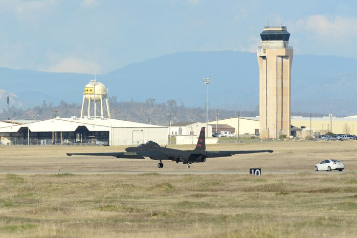 A U.S. Air Force U-2 Dragon Lady high-altitude reconnaissance aircraft lands at Beale Air Force Base, Calif., on Jan. 25, 2013, after flying a routine sortie over the local area. Sorties consist of flying patterns and running through touch and go exercises. (U.S. Air Force Photo by Mr. John Schwab/ Released)