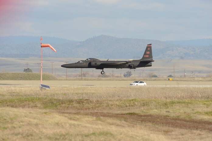 A U.S. Air Force U-2 Dragon Lady high-altitude reconnaissance aircraft lands at Beale Air Force Base, Calif., on Jan. 25, 2013, after flying a routine sortie over the local area. Sorties consist of flying patterns and running through touch and go exercises. (U.S. Air Force Photo by Mr. John Schwab/ Released)