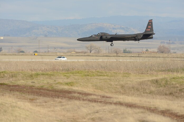 A U.S. Air Force U-2 Dragon Lady high-altitude reconnaissance aircraft lands at Beale Air Force Base, Calif., on Jan. 25, 2013, after flying a routine sortie over the local area. Sorties consist of flying patterns and running through touch and go exercises. (U.S. Air Force Photo by Mr. John Schwab/ Released)