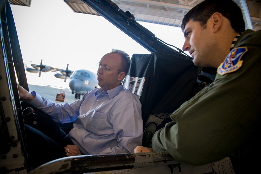 Adam Sullivan, chief of staff to Georgia Congressman Jack Kingston, checks out an A-10C Thunderbolt II cockpit with assistance from U.S. Air Force Capt. Aaron Brady, 75th Fighter Squadron A-10 pilot, at Moody Air Force Base, Ga., Jan. 31, 2013. Sullivan and nine other staff delegates met with Moody Airmen to ask questions and view some of Moody’s various weapons systems. (U.S. Air Force photo by Staff Sgt. Jamal D. Sutter/Released) 